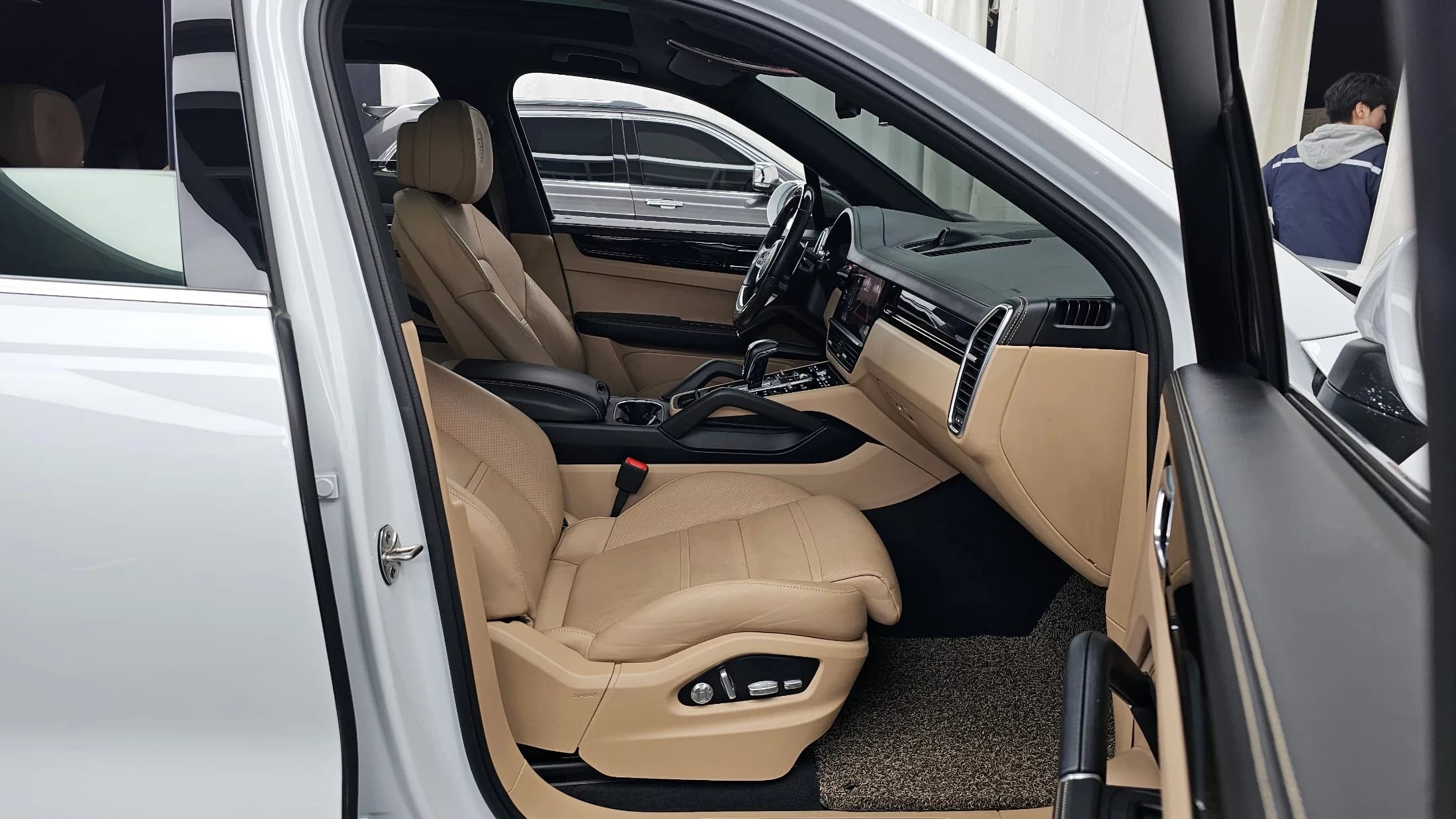 Porsche CAYENNE 3.0, 2021 г. 71463 км. — фото 11