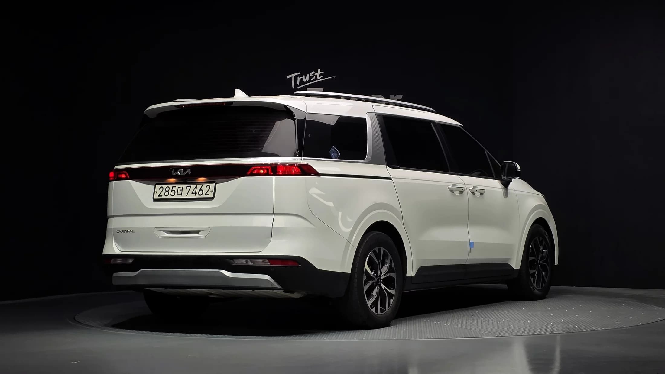 Kia Carnival 9-Seater Prestige, 2022 г. 76024 км. — фото 2