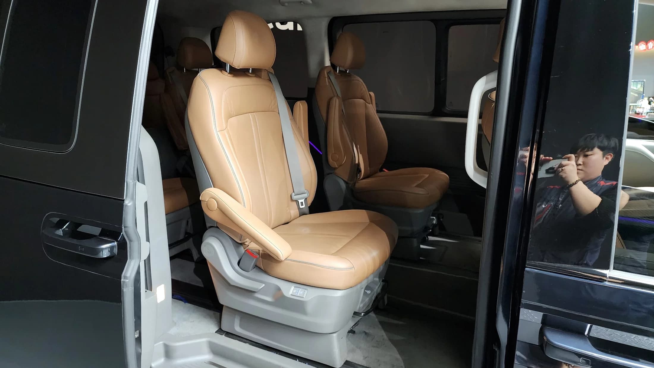 Hyundai Staria Lounge 9-Seater Inspiration, 2023 г. 47209 км. — фото 12