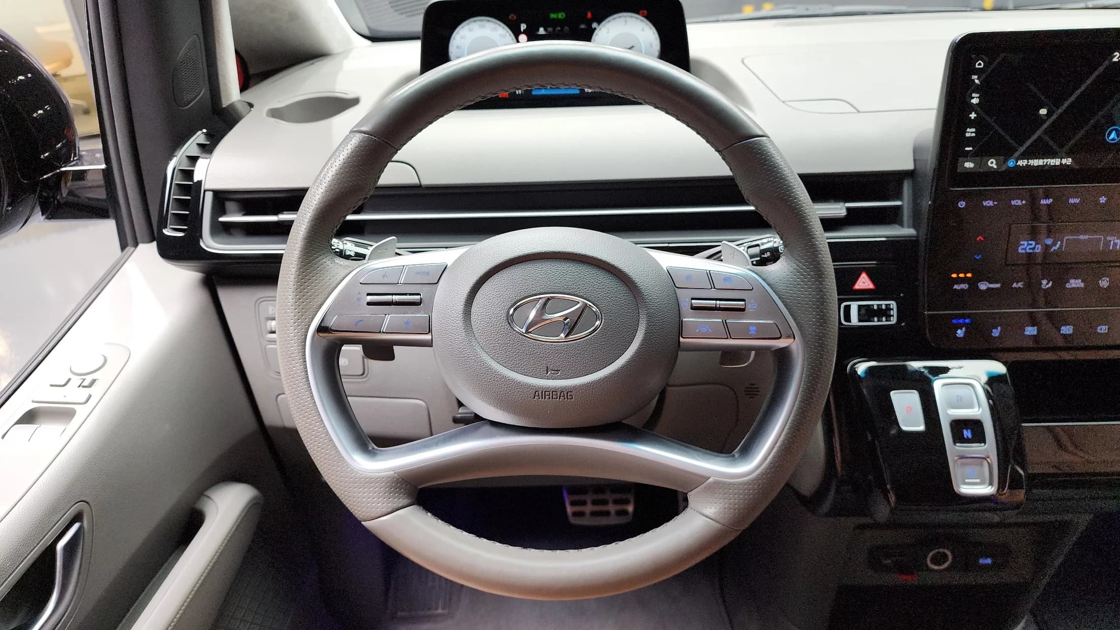Hyundai Staria Lounge 9-Seater Inspiration, 2023 г. 47209 км. — фото 13