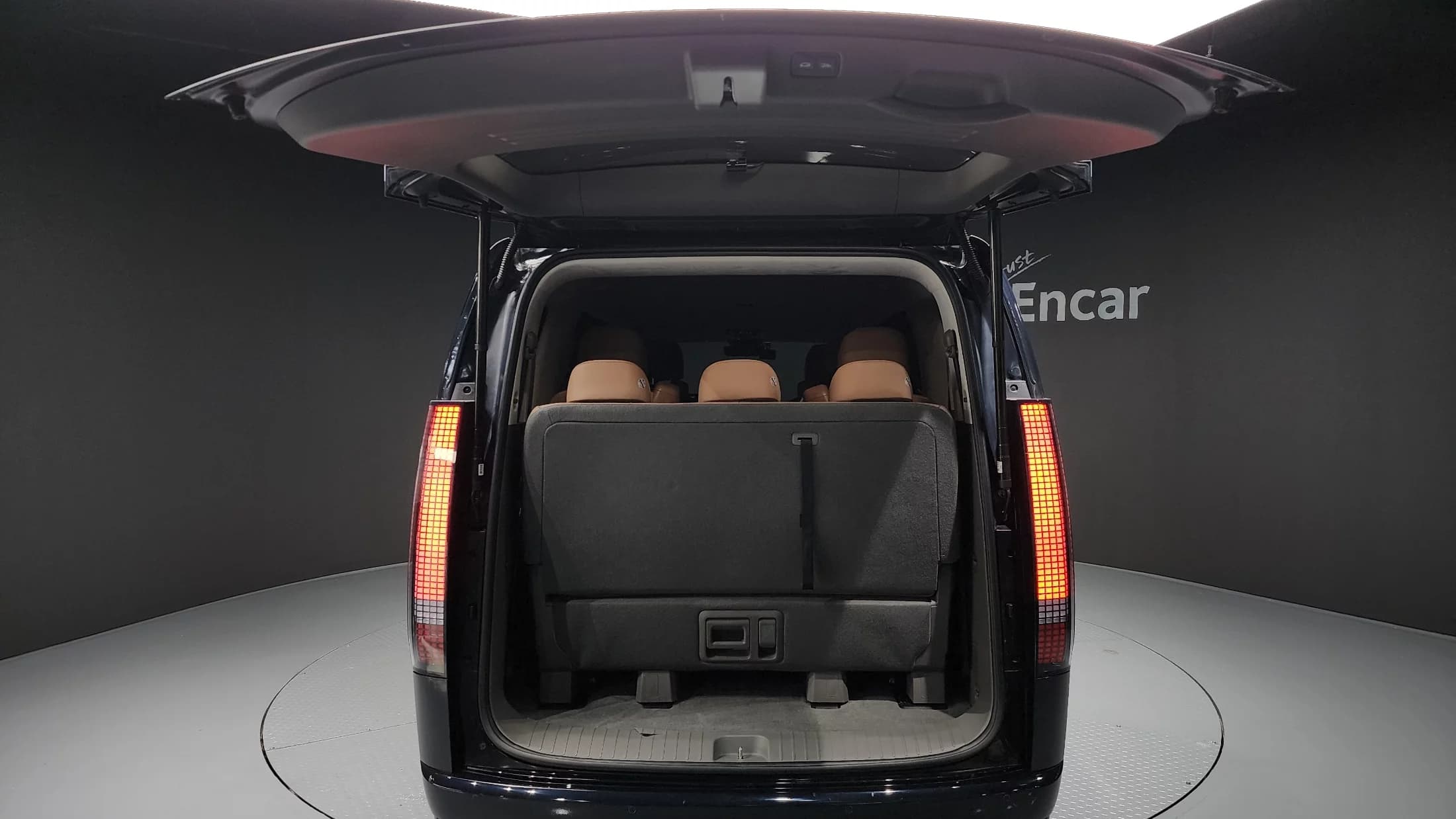 Hyundai Staria Lounge 9-Seater Inspiration, 2023 г. 47209 км. — фото 20