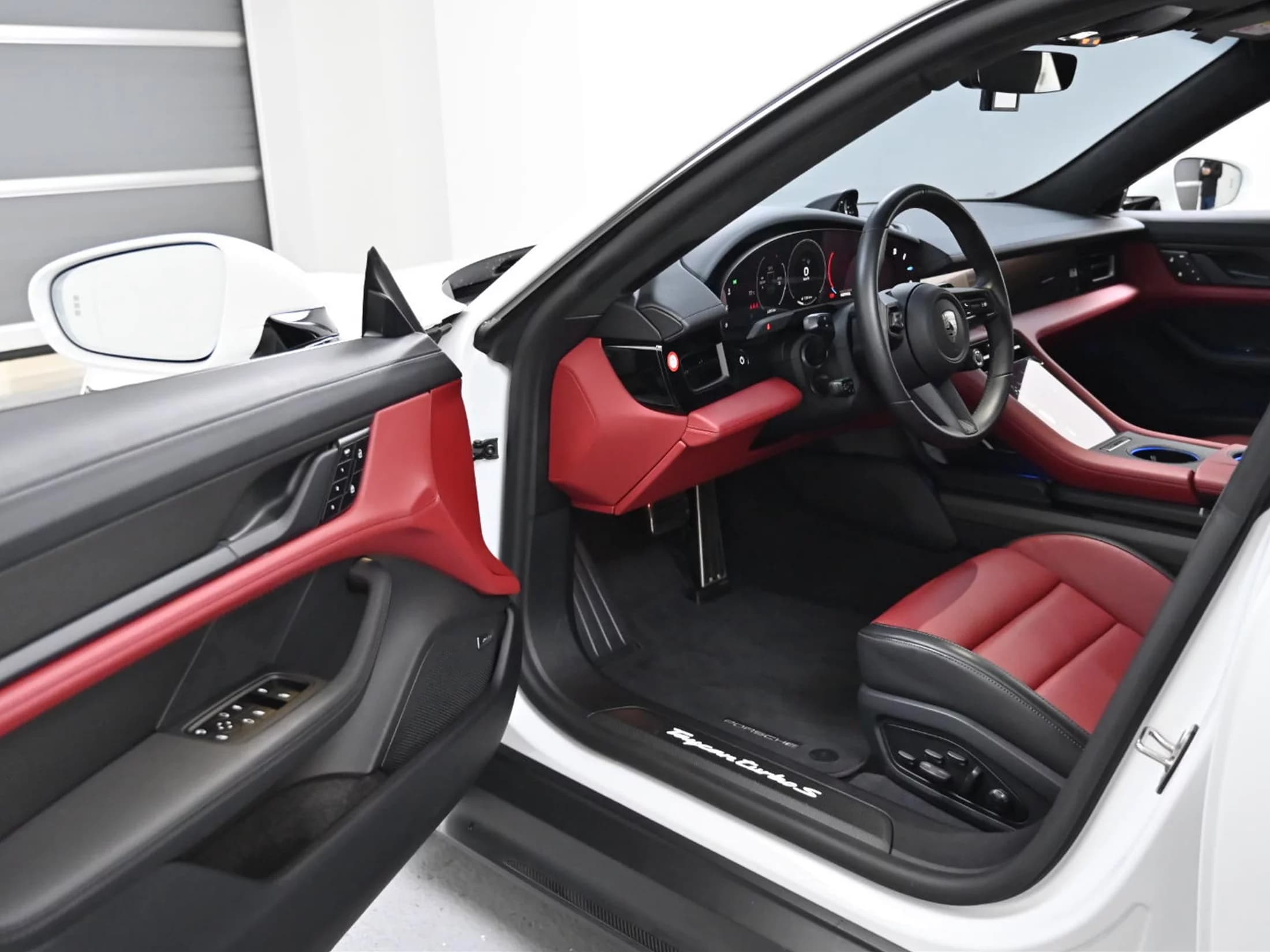 Porsche TAYCAN Turbo S, электромобиль, 2025 г. 6522 км. — фото 11
