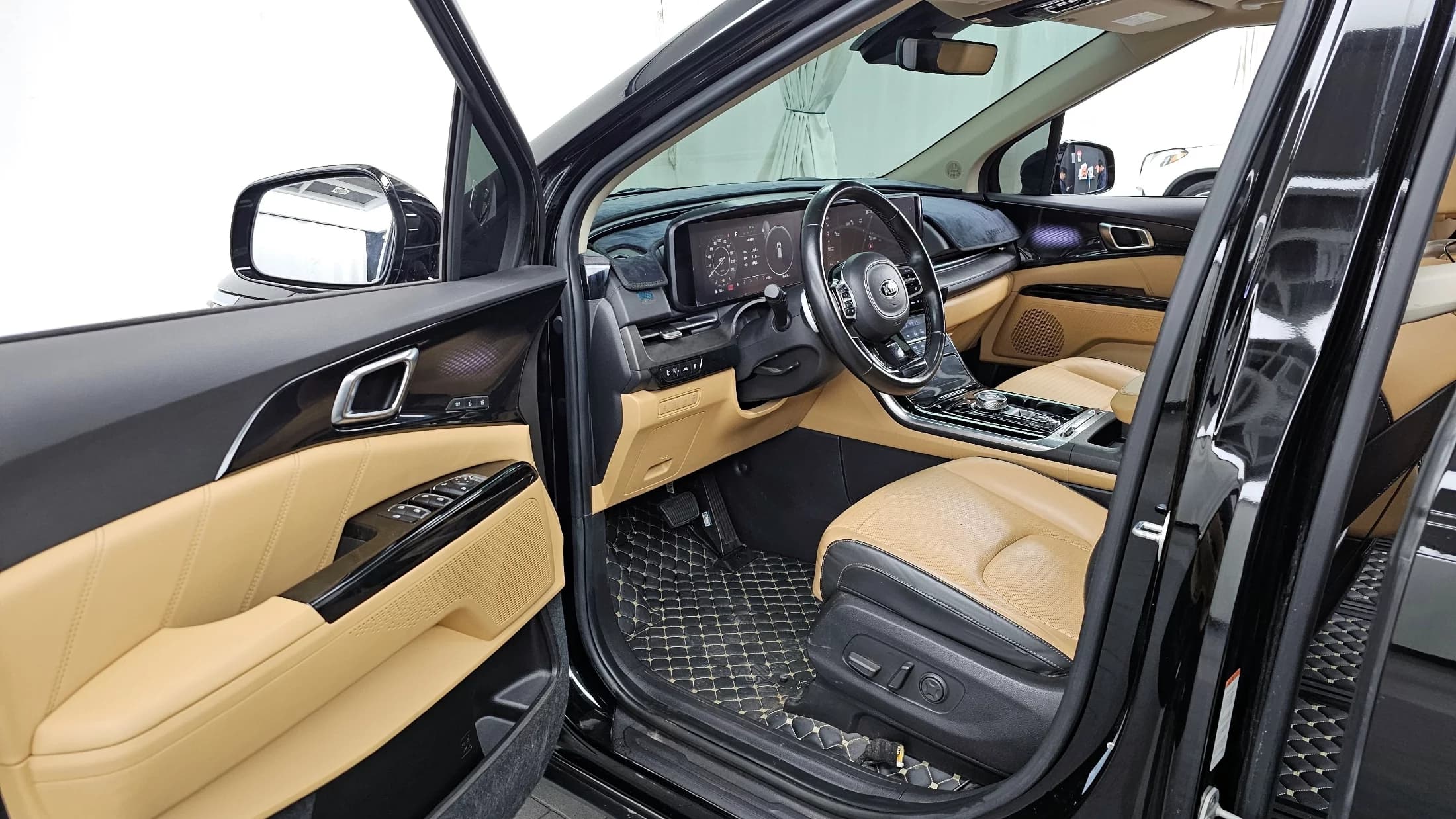 Kia Carnival 7-Seater Signature, 2021 г. 65604 км. — фото 10