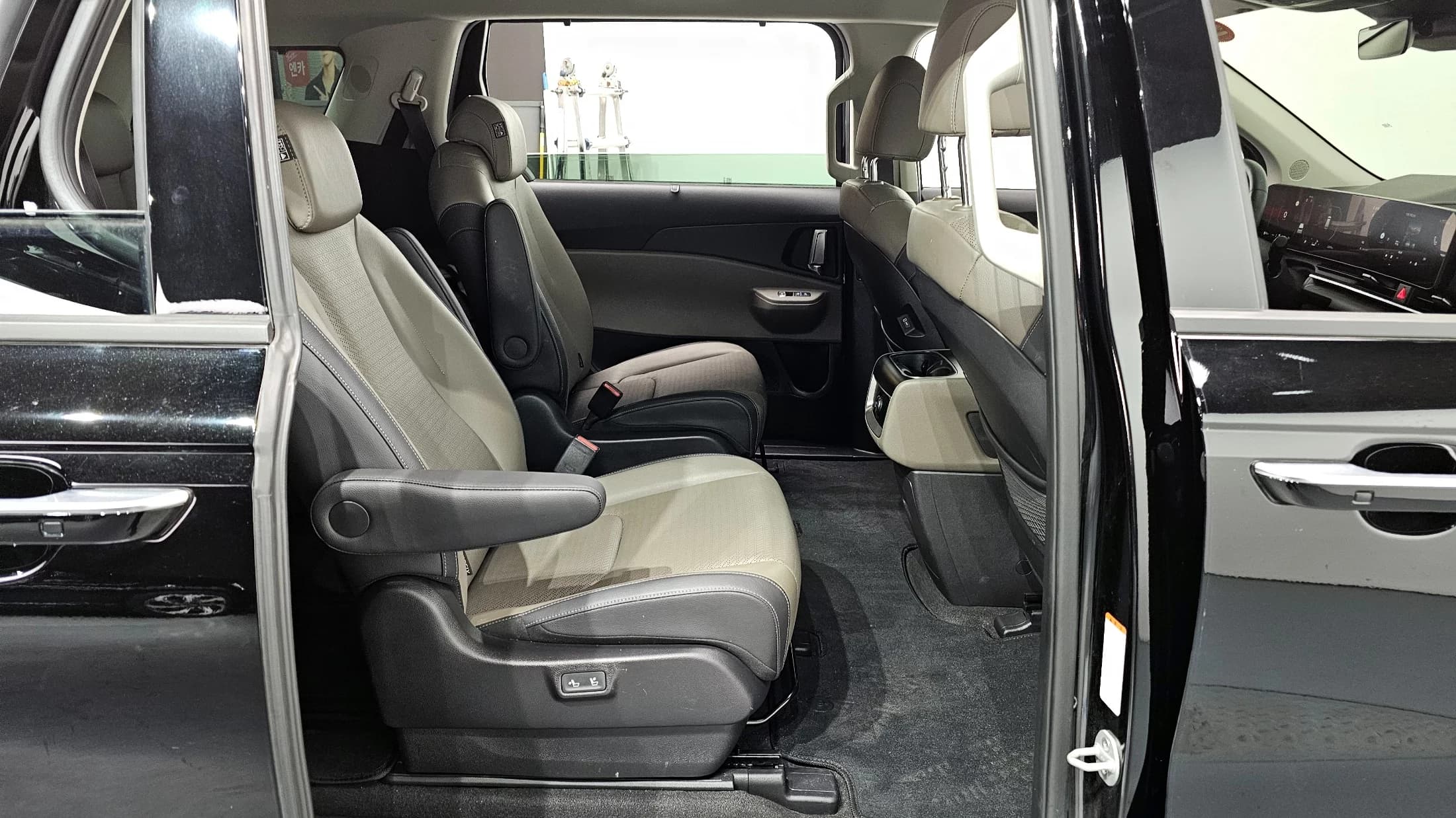 Kia Carnival 9-Seater Noblesse, 2024 г. 32601 км. — фото 12
