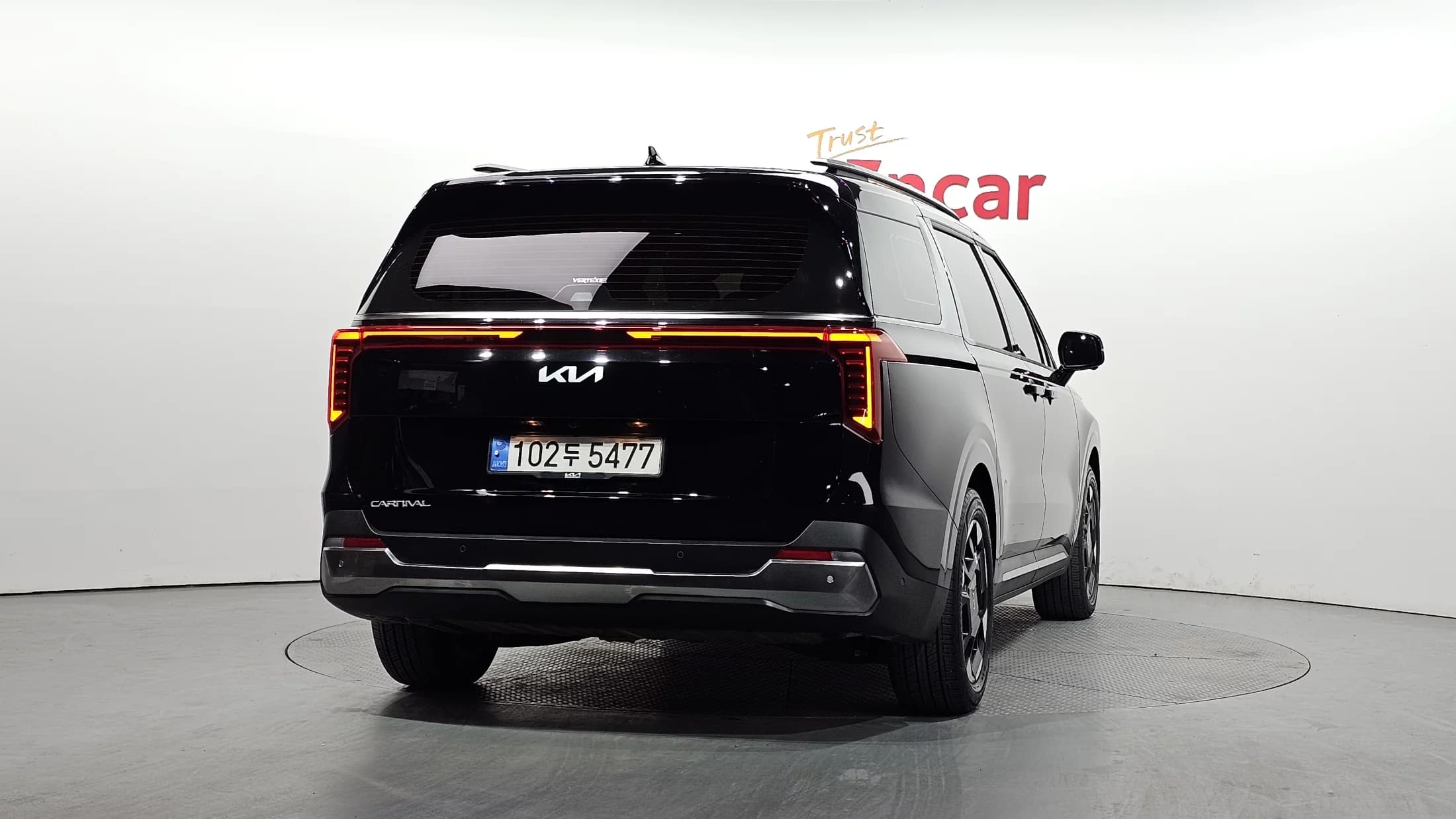 Kia Carnival 9-Seater Noblesse, 2024 г. 32601 км. — фото 4