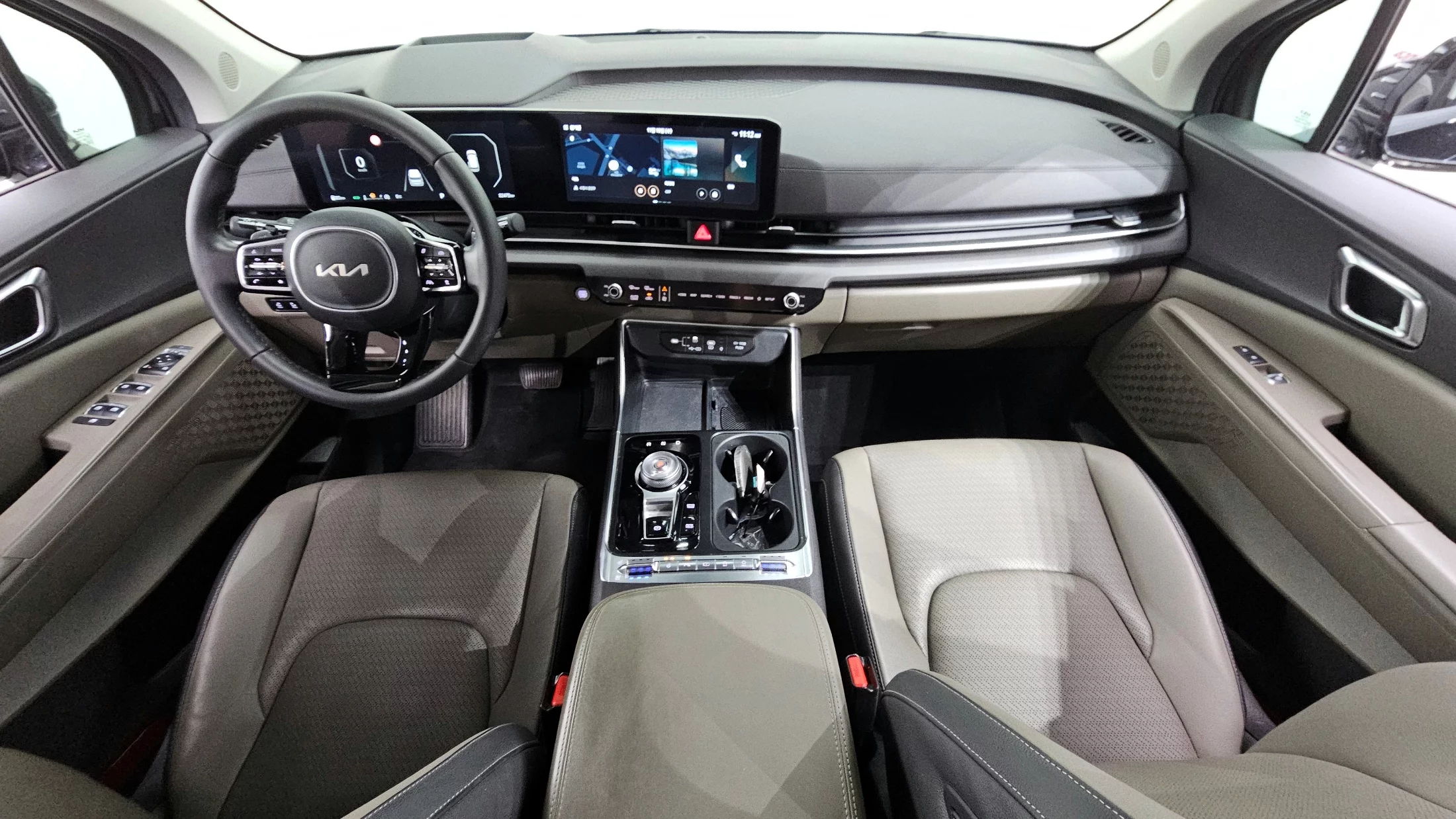 Kia Carnival 9-Seater Noblesse, 2024 г. 32601 км. — фото 7