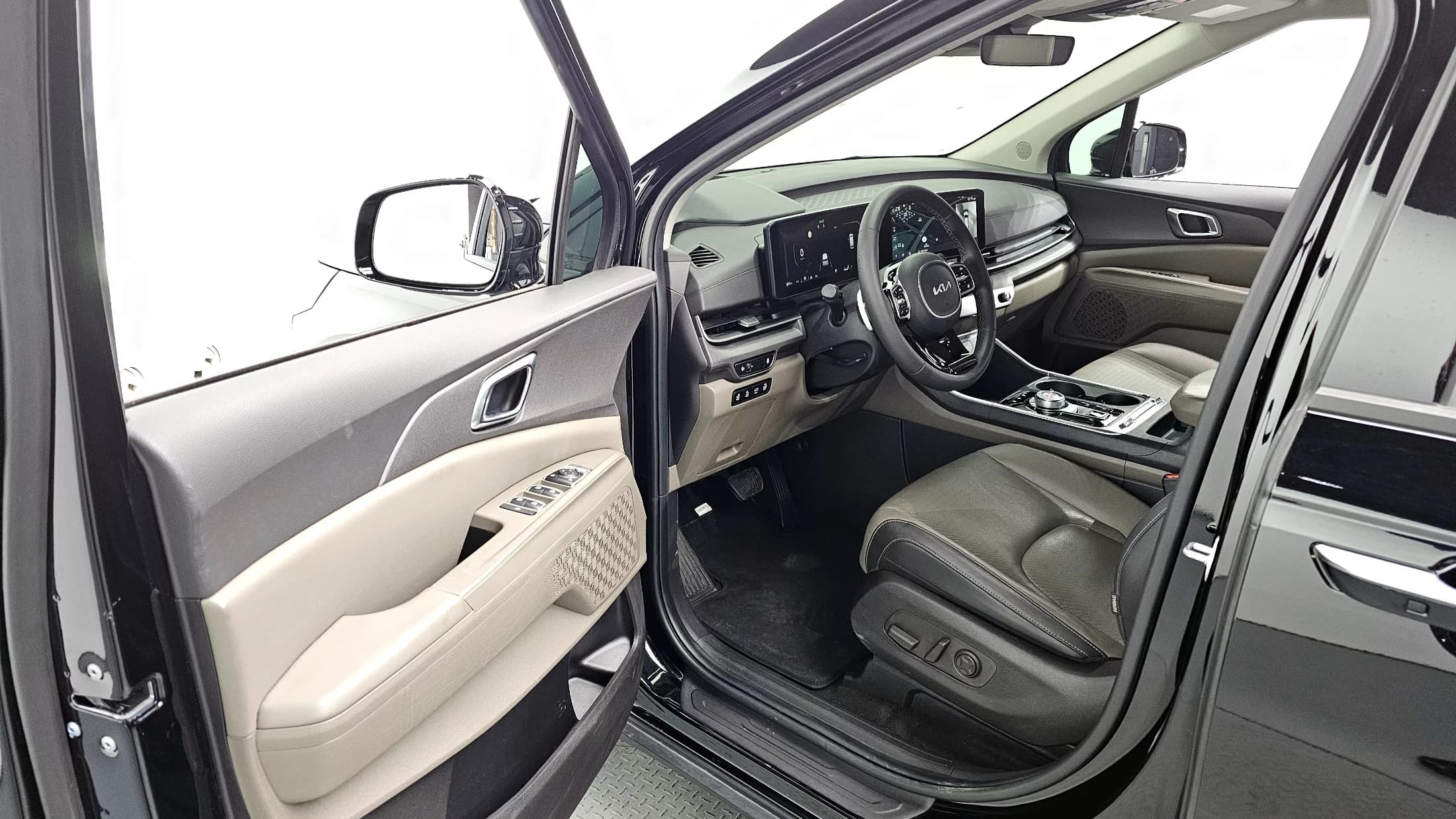 Kia Carnival 9-Seater Noblesse, 2024 г. 32601 км. — фото 10