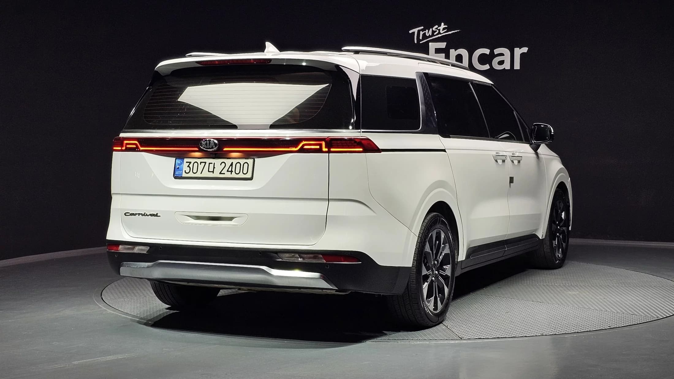 Kia Carnival 9-Seater Signature, 2021 г. 162208 км. — фото 2