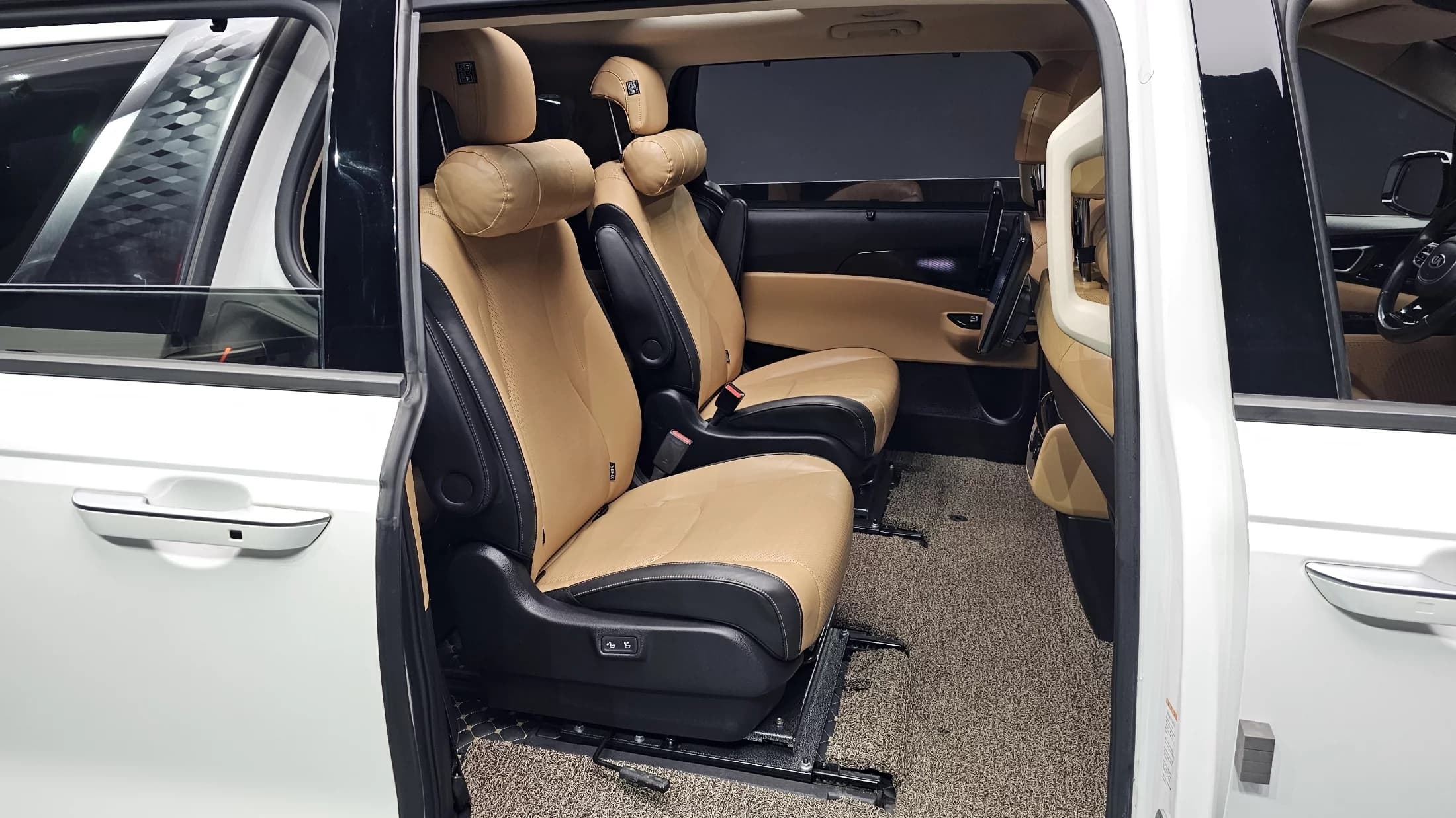 Kia Carnival 9-Seater Signature, 2021 г. 162208 км. — фото 11