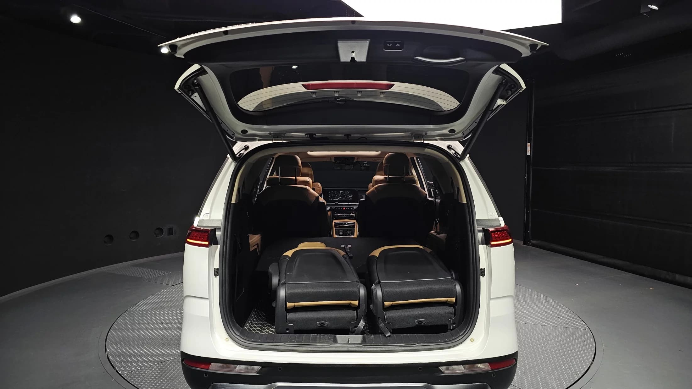 Kia Carnival 9-Seater Signature, 2021 г. 162208 км. — фото 20