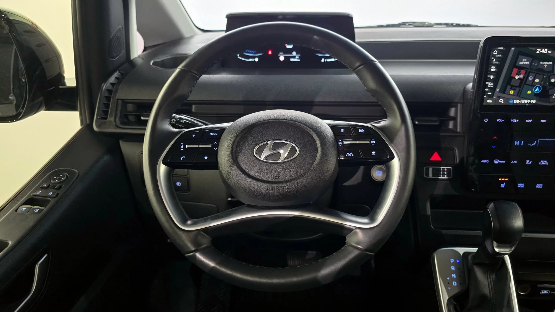 Hyundai Staria Tourer 9-Seater Modern, 2023 г. 58808 км. — фото 13