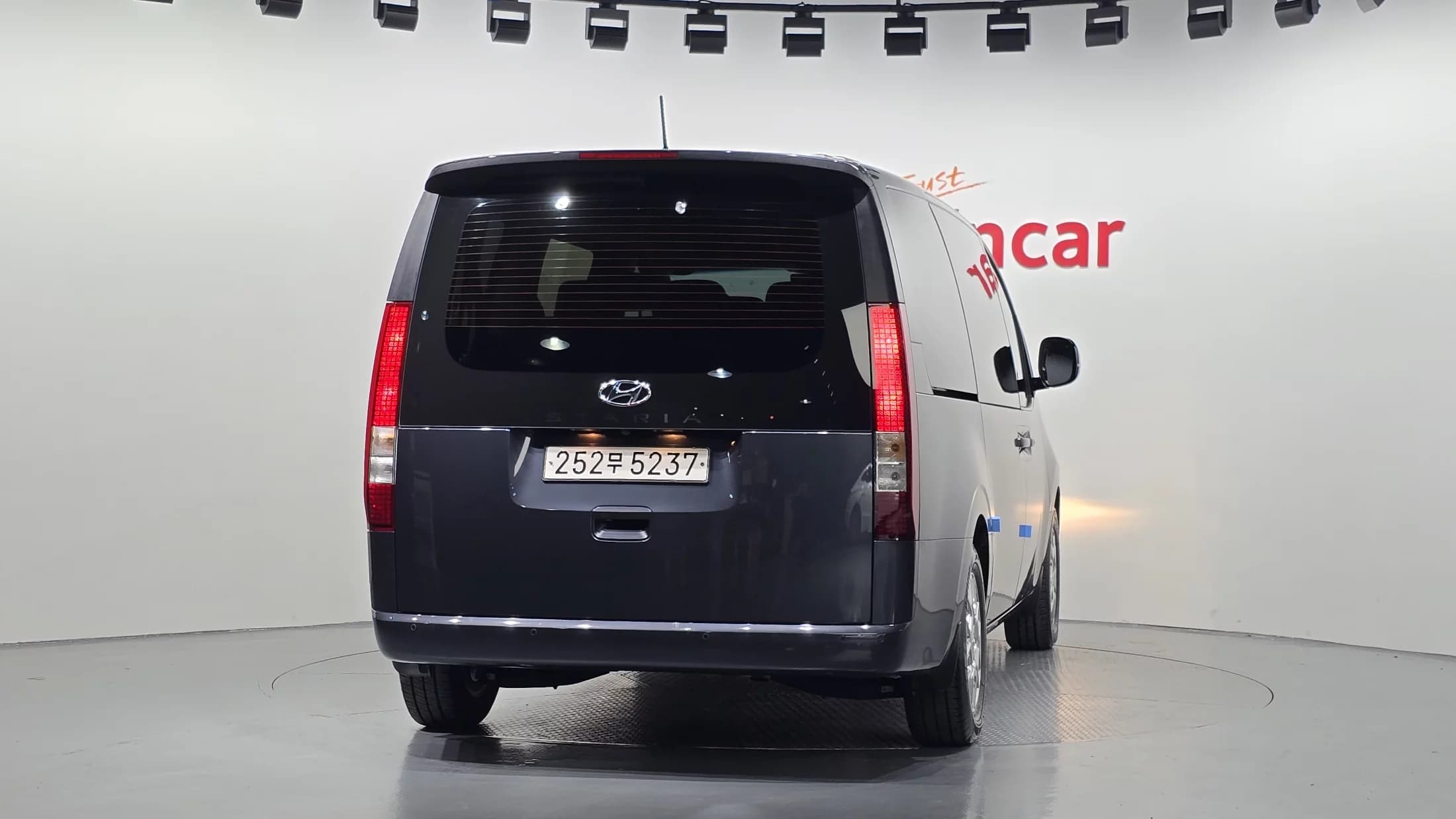 Hyundai Staria Tourer 9-Seater Modern, 2023 г. 58808 км. — фото 4