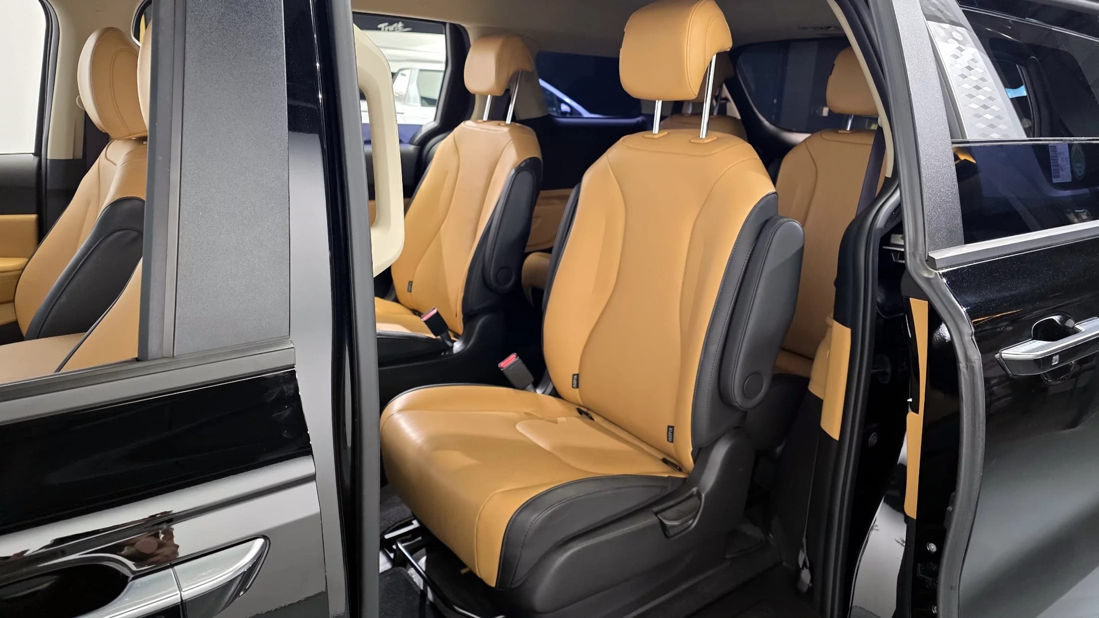 Kia Carnival 9-Seater Prestige, 2022 г. 68135 км. — фото 11