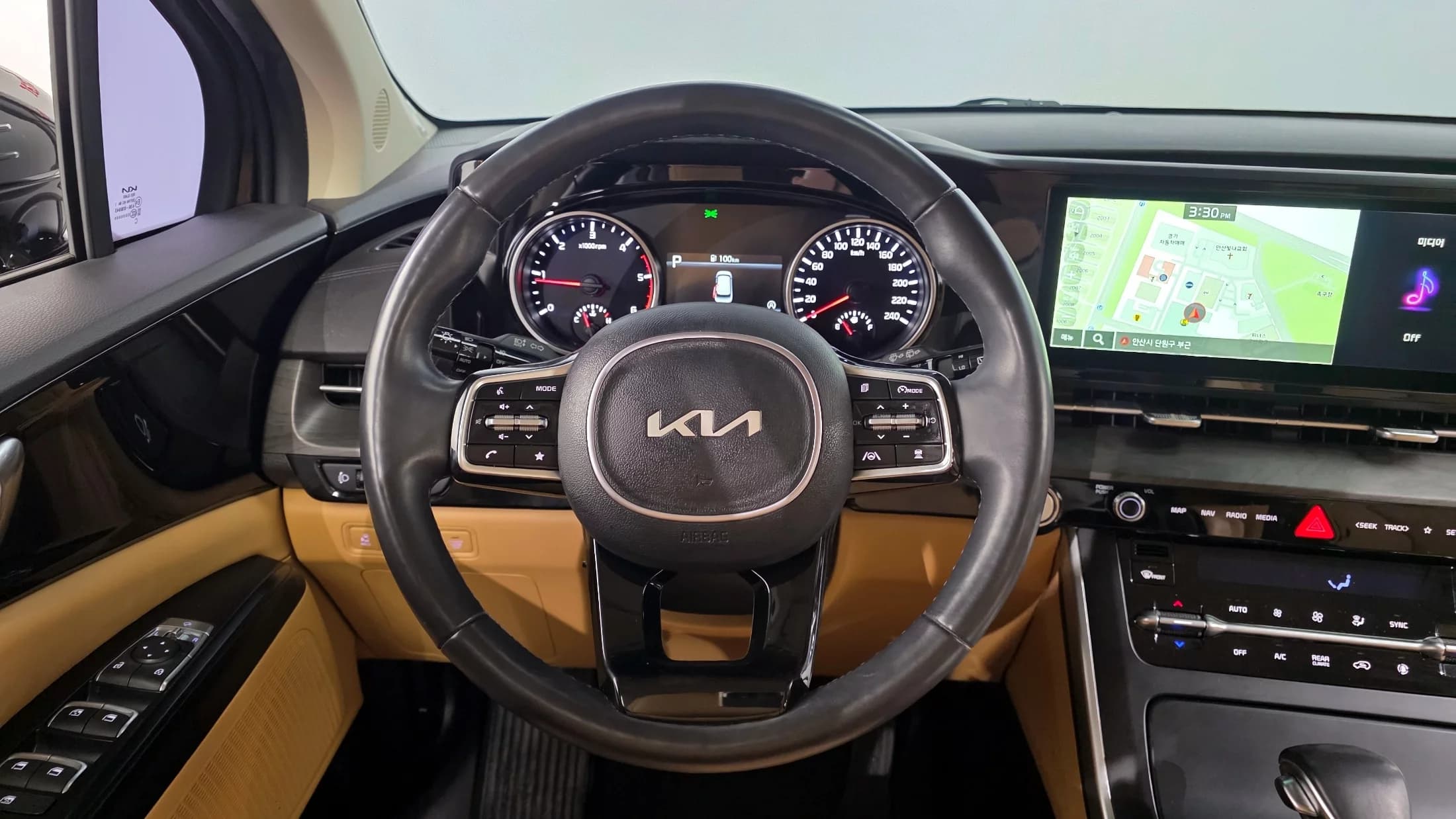 Kia Carnival 9-Seater Prestige, 2022 г. 68135 км. — фото 13