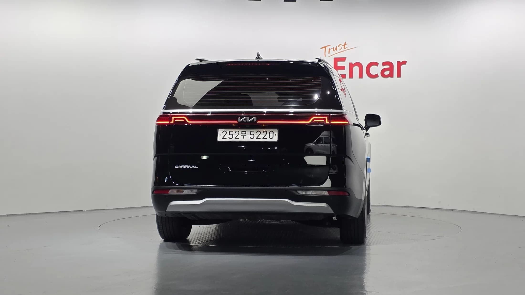 Kia Carnival 9-Seater Prestige, 2022 г. 68135 км. — фото 4