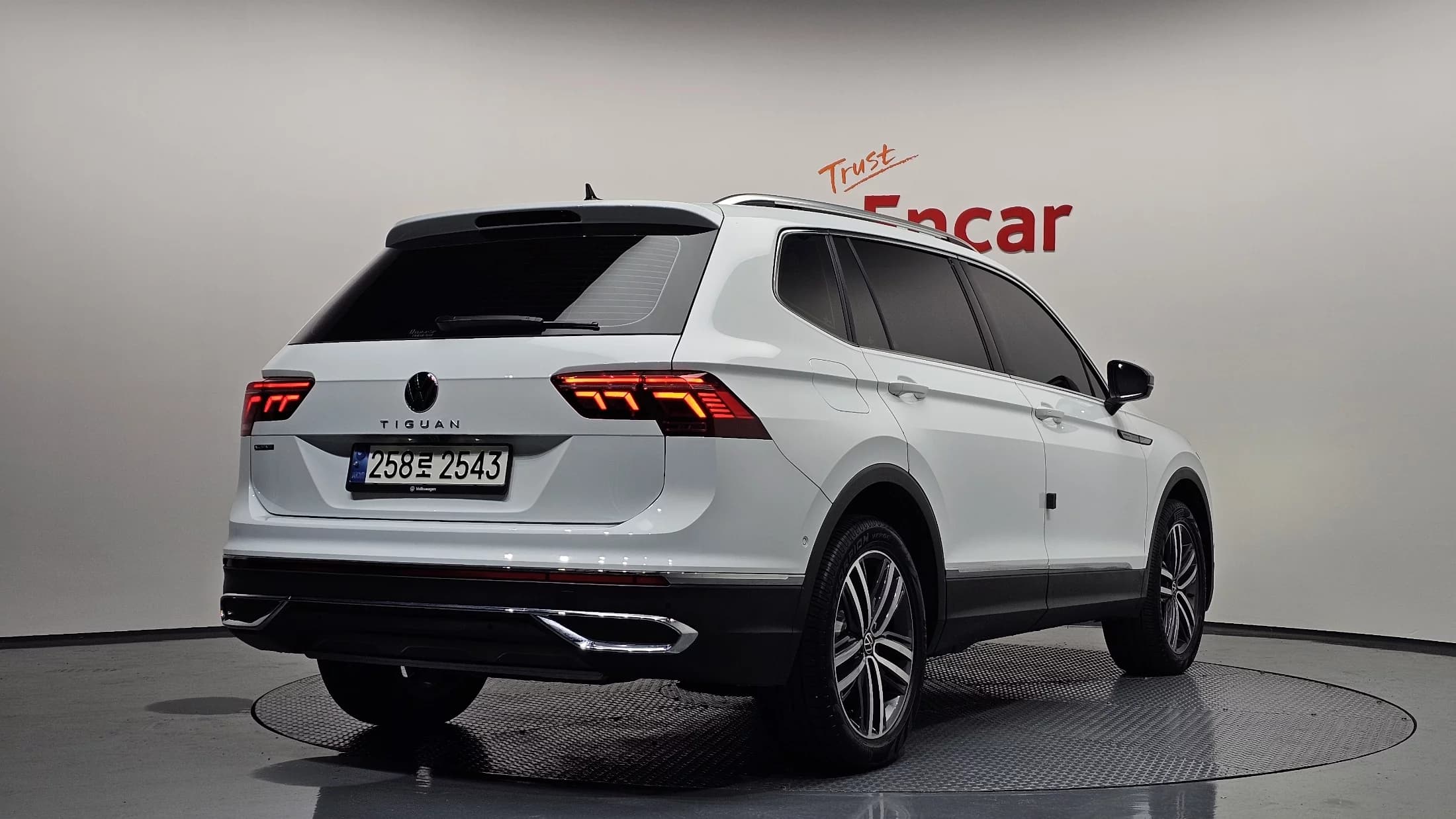 Volkswagen TIGUAN 2.0 TSI Prestige, 2024 г. 25775 км. — фото 2