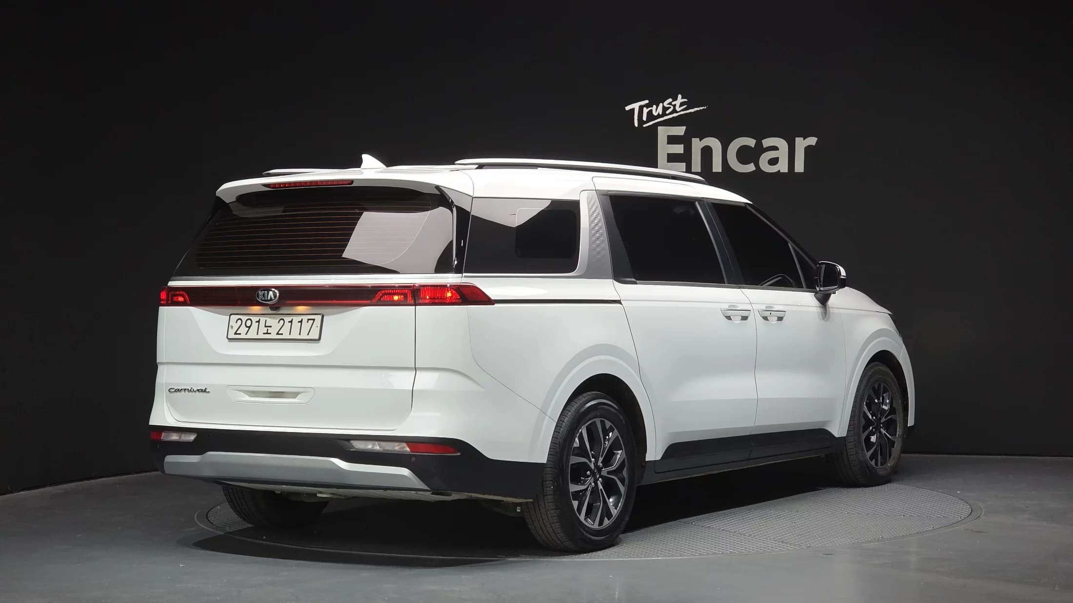 Kia Carnival 9-Seater Prestige, 2021 г. 83772 км. — фото 2