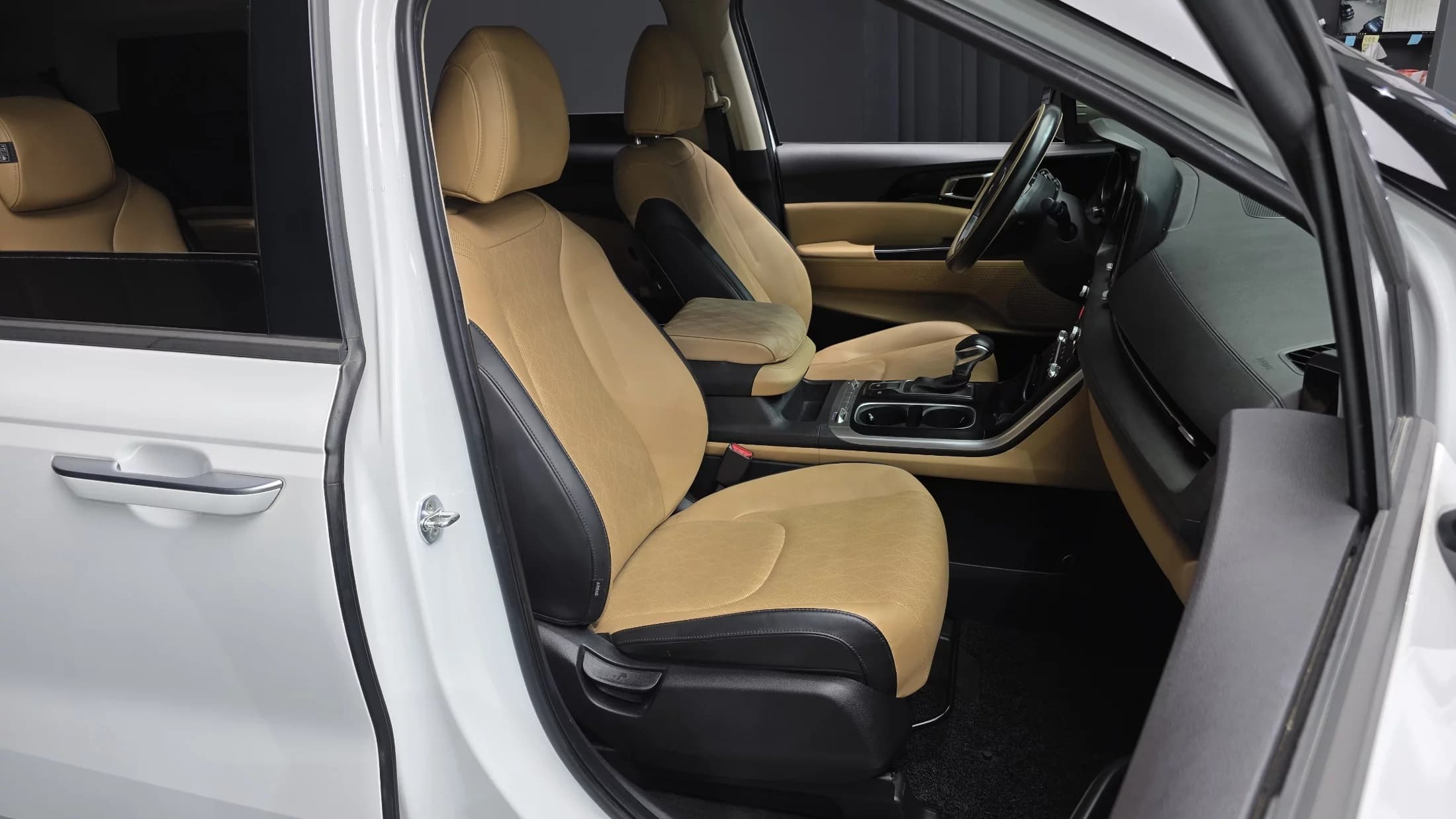 Kia Carnival 9-Seater Prestige, 2021 г. 83772 км. — фото 12