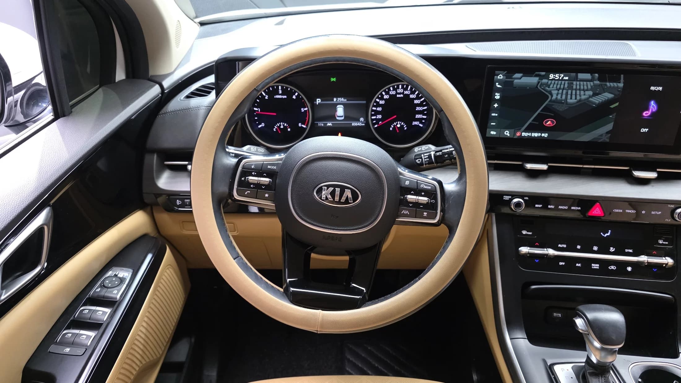 Kia Carnival 9-Seater Prestige, 2021 г. 83772 км. — фото 13