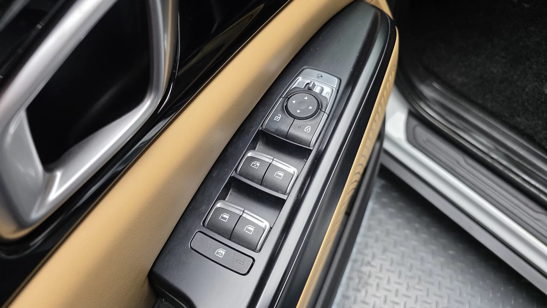 Kia Carnival 9-Seater Prestige, 2021 г. 83772 км. — фото 14