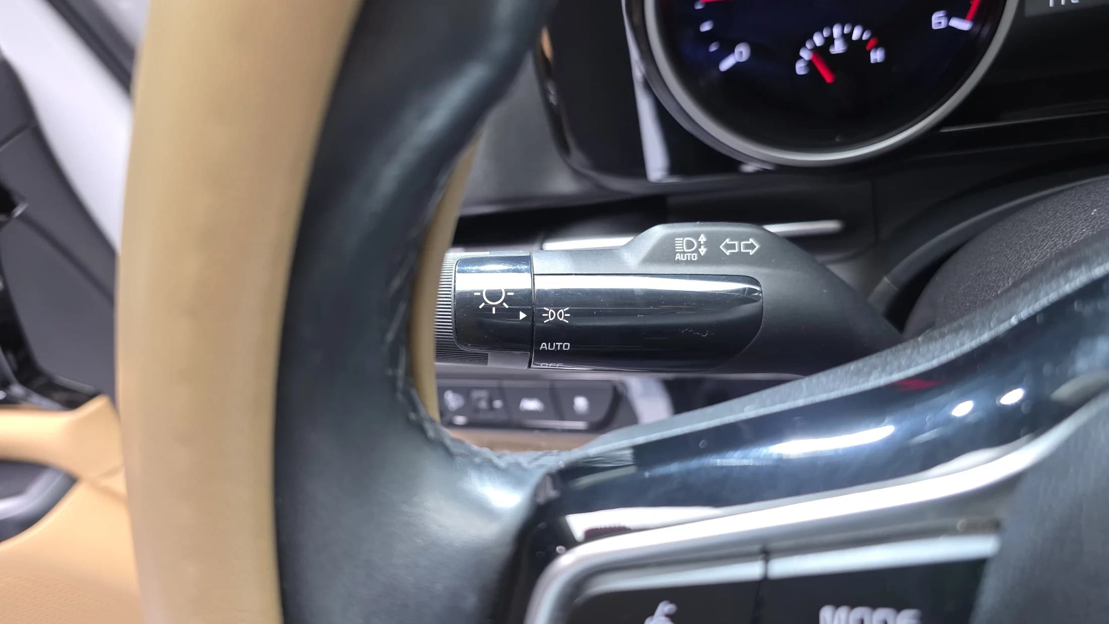 Kia Carnival 9-Seater Prestige, 2021 г. 83772 км. — фото 16