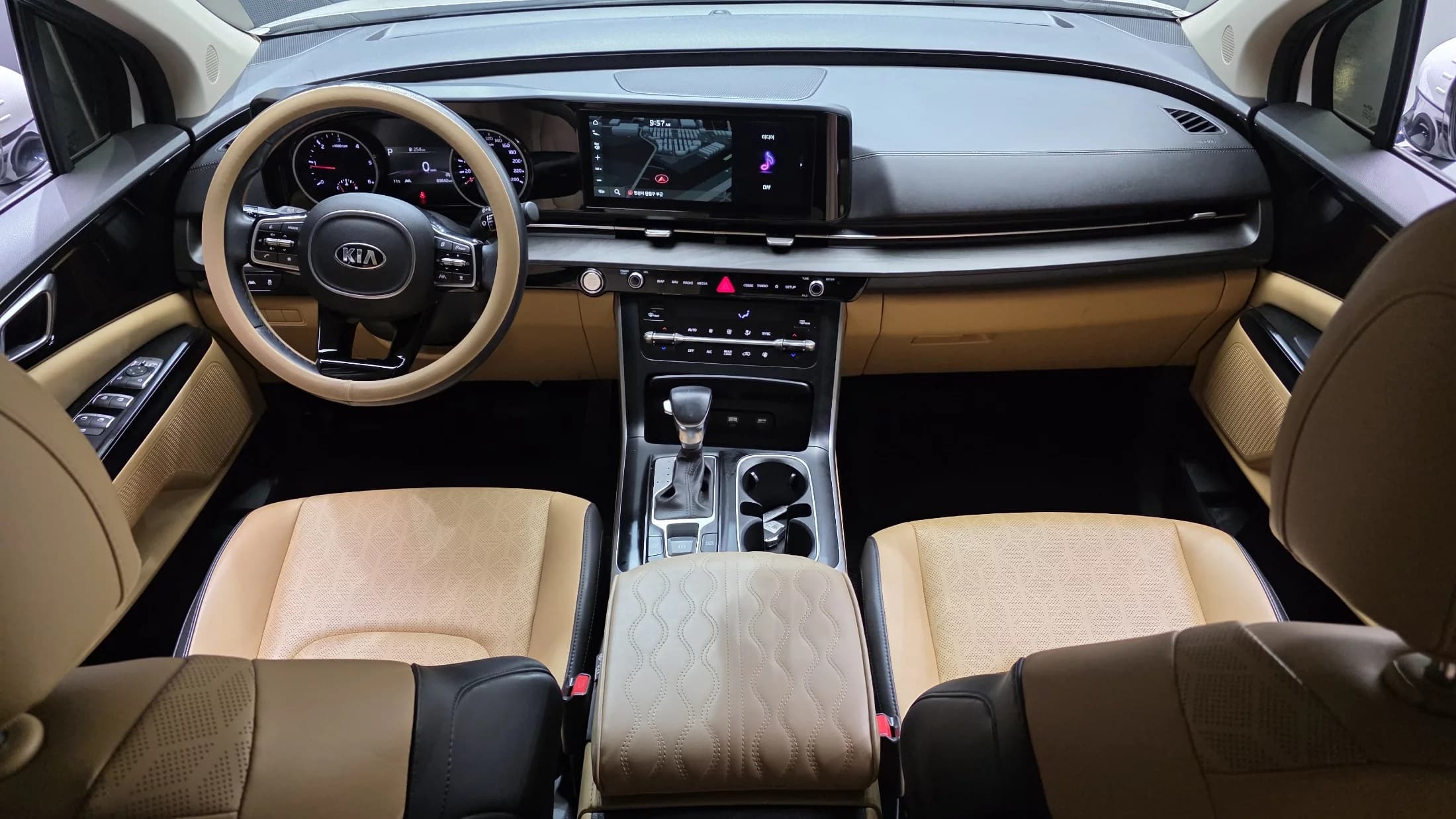 Kia Carnival 9-Seater Prestige, 2021 г. 83772 км. — фото 7