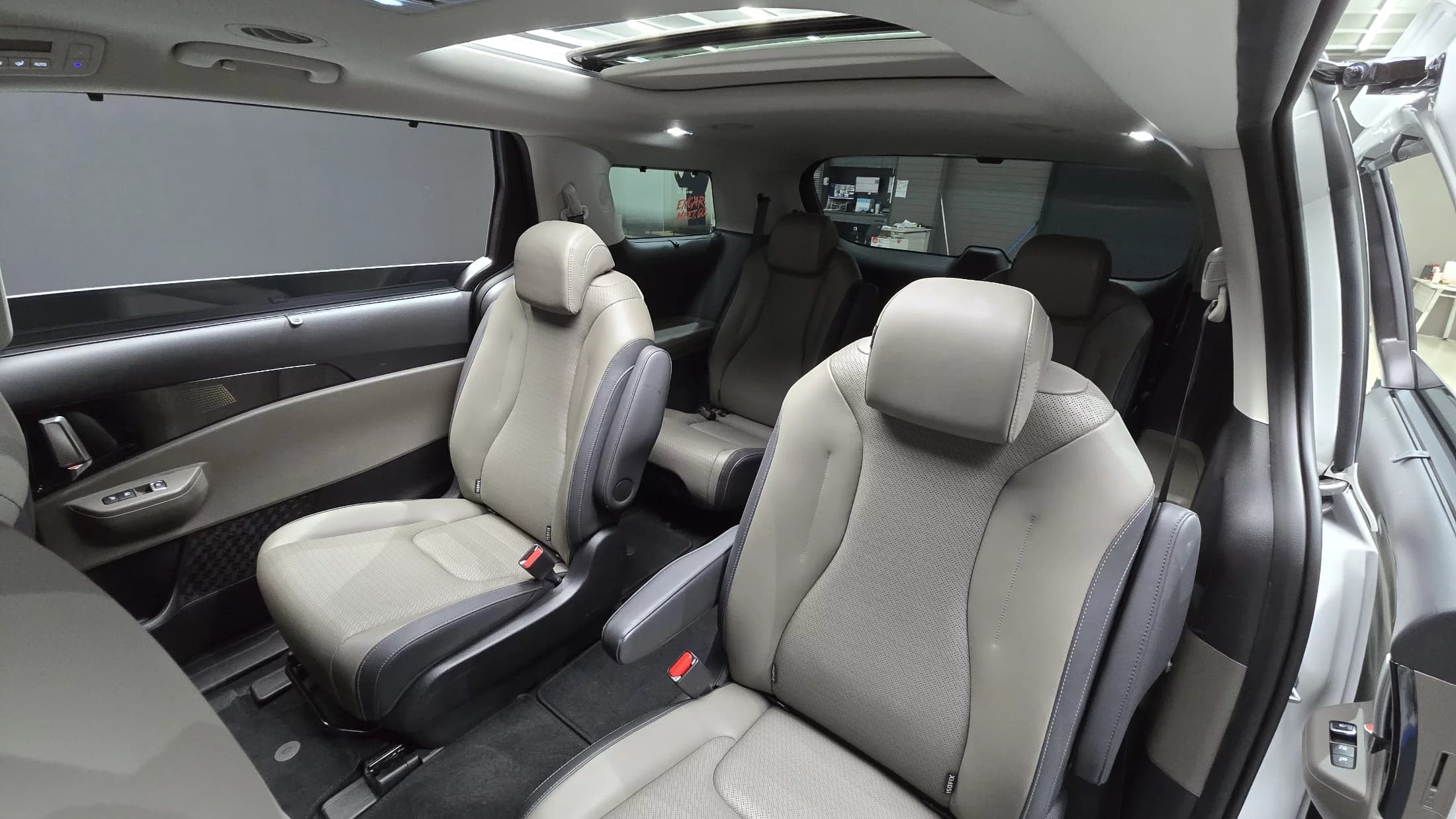 Kia Carnival 9-Seater Signature, 2024 г. 23867 км. — фото 12