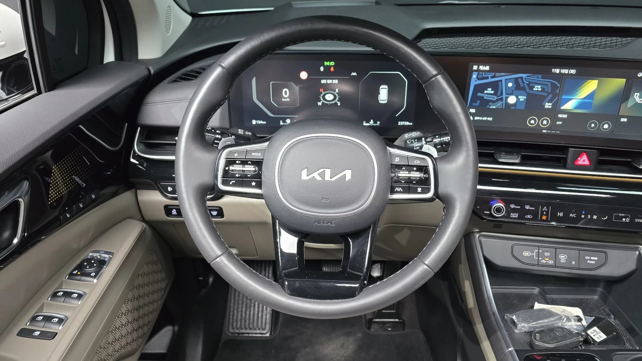 Kia Carnival 9-Seater Signature, 2024 г. 23867 км. — фото 13