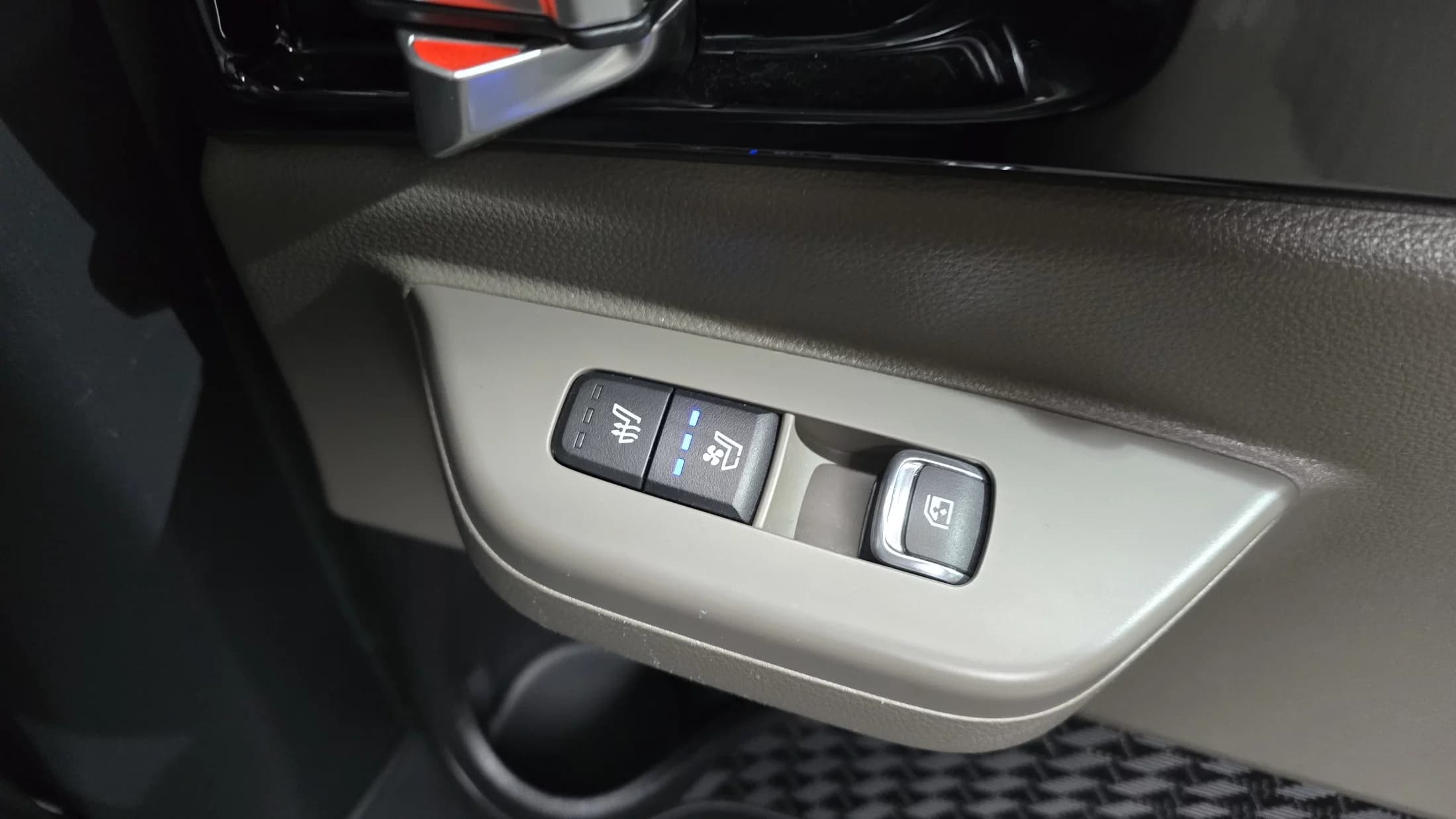 Kia Carnival 9-Seater Signature, 2024 г. 23867 км. — фото 19
