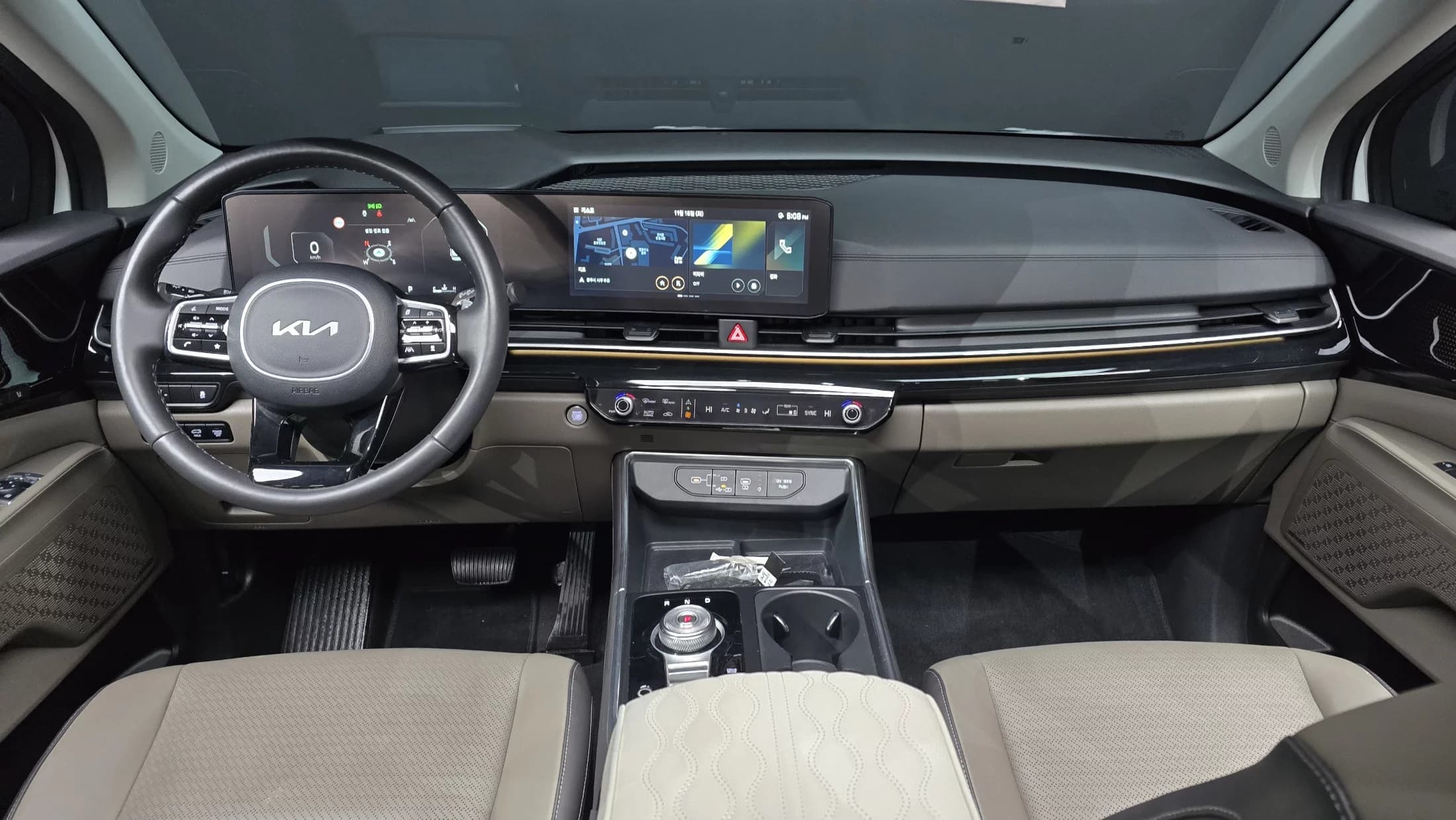Kia Carnival 9-Seater Signature, 2024 г. 23867 км. — фото 7