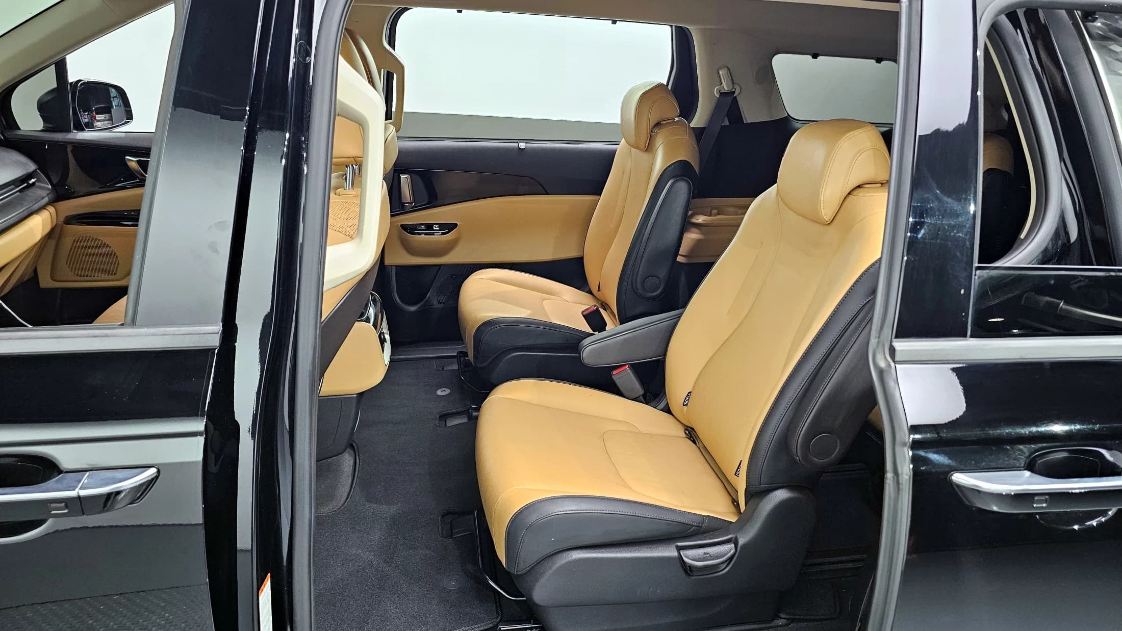 Kia Carnival 9-Seater Noblesse, 2023 г. 55887 км. — фото 11