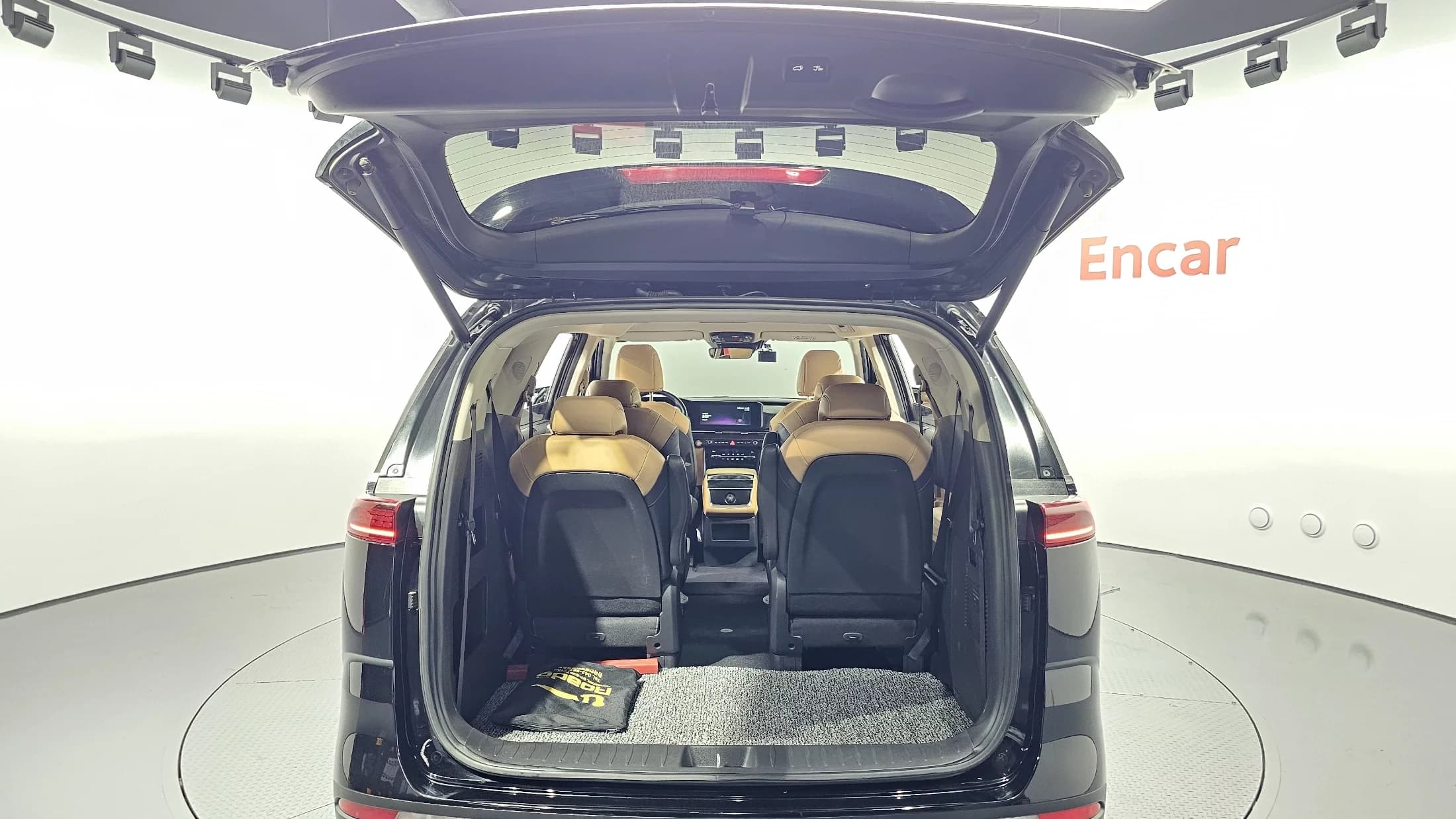 Kia Carnival 9-Seater Noblesse, 2023 г. 55887 км. — фото 20
