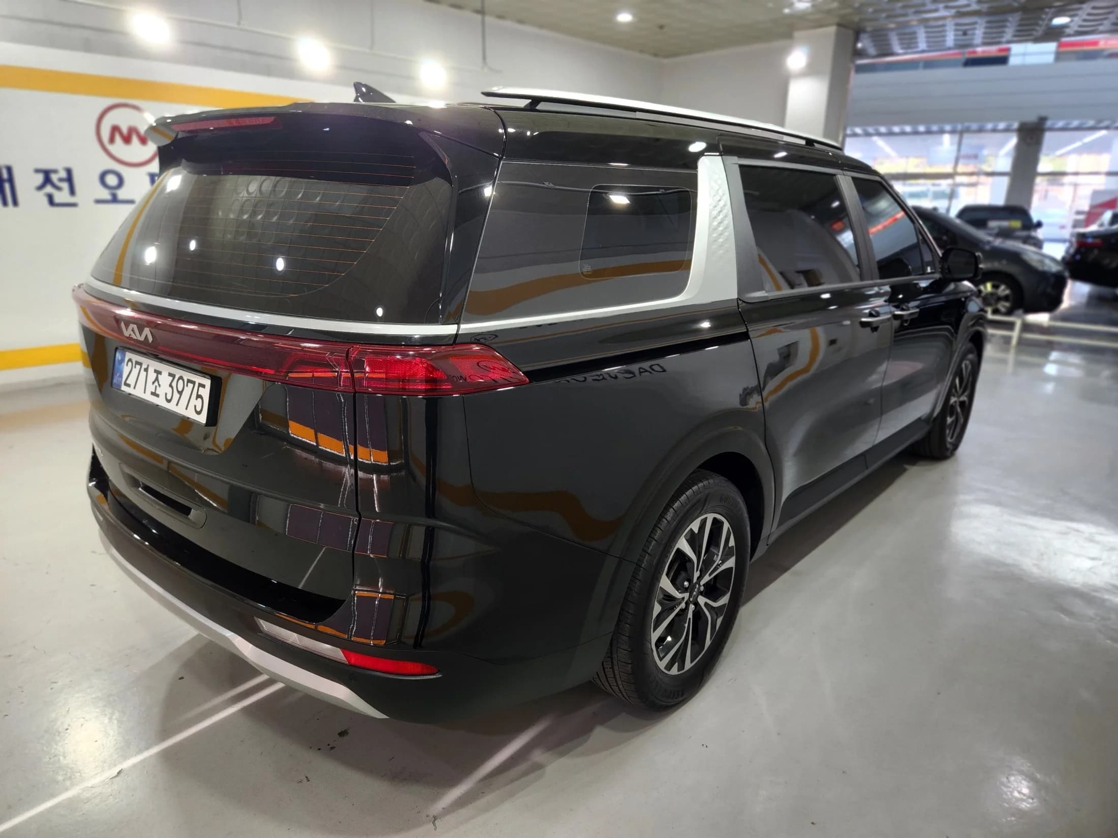 Kia Carnival 9-Seater Prestige, 2021 г. 52554 км. — фото 2