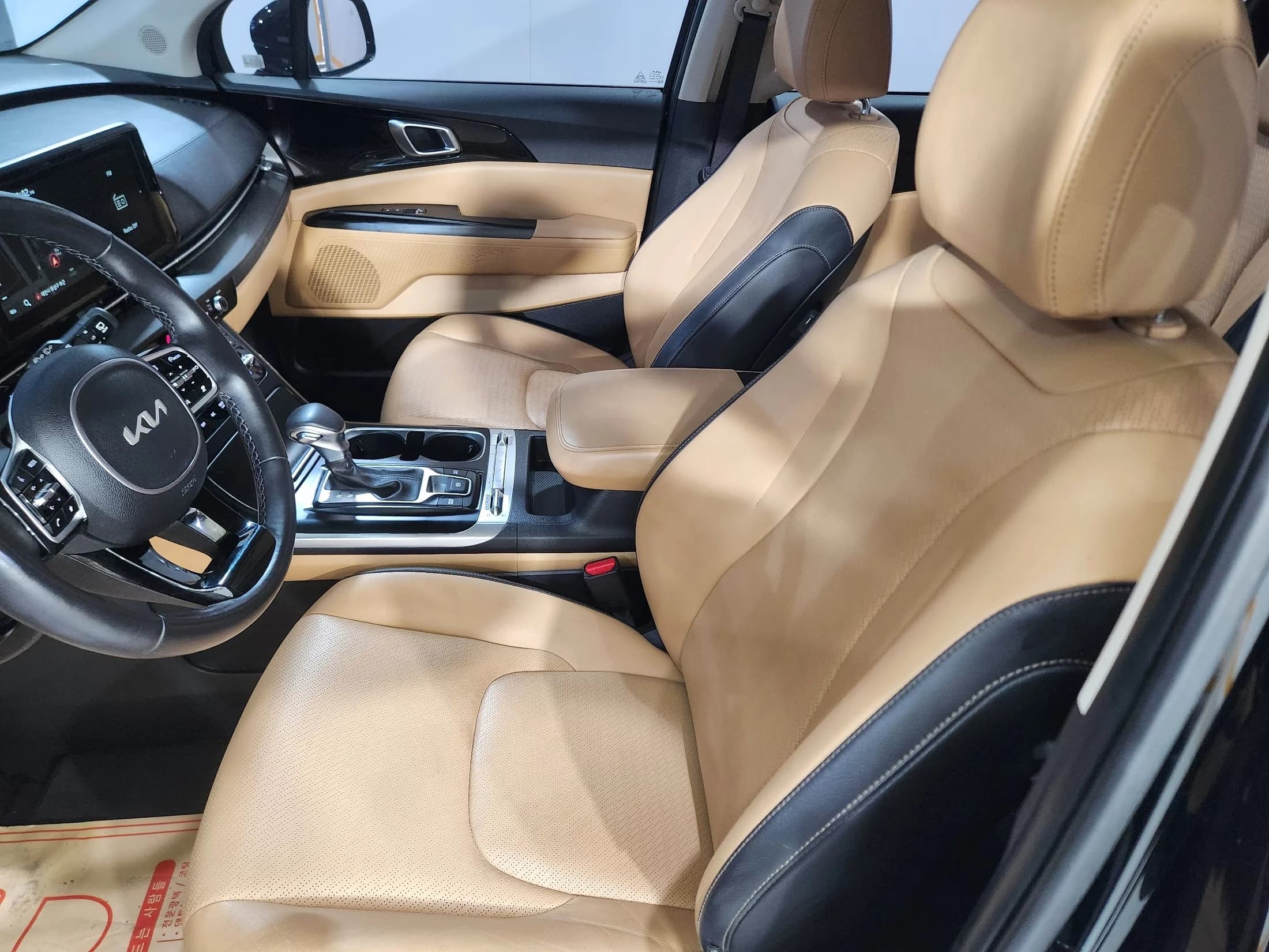 Kia Carnival 9-Seater Prestige, 2021 г. 52554 км. — фото 11