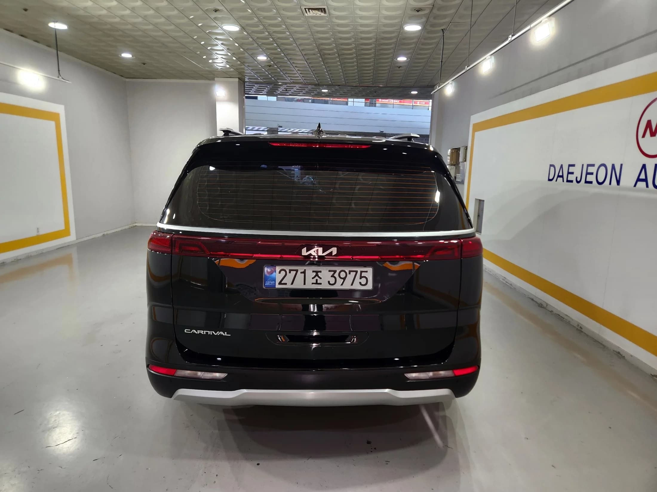 Kia Carnival 9-Seater Prestige, 2021 г. 52554 км. — фото 4