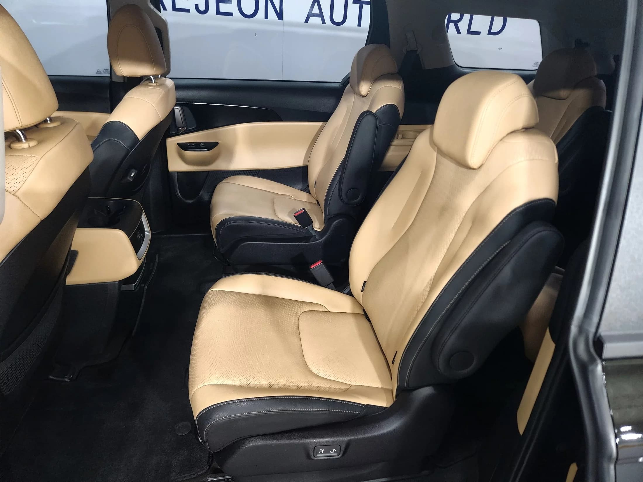 Kia Carnival 9-Seater Prestige, 2021 г. 52554 км. — фото 10