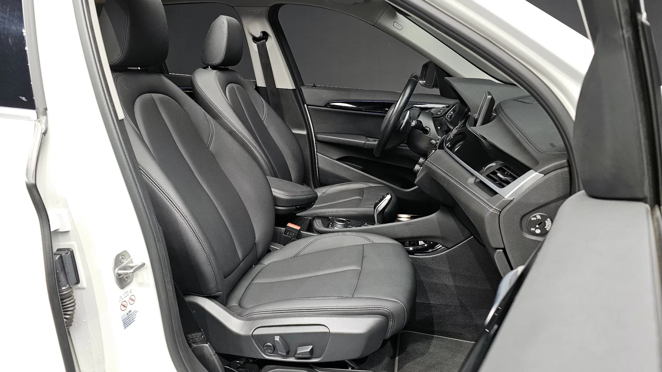 BMW X1 xDrive 20i xLine, 2022 г. 33078 км. — фото 10