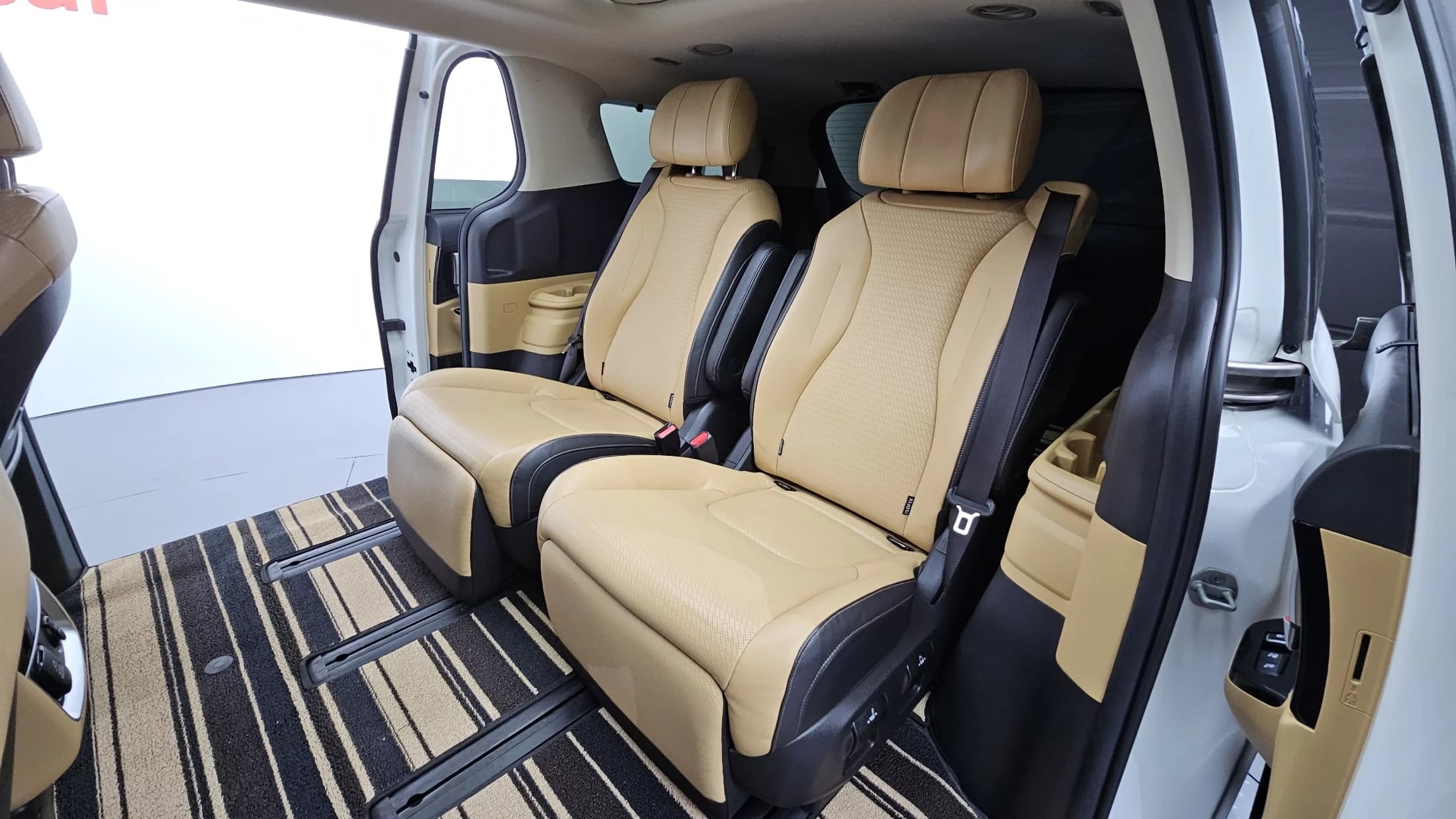 Kia Carnival 7-Seater Signature, 2021 г. 69507 км. — фото 11