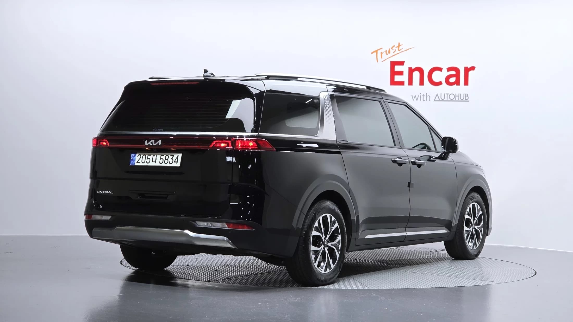 Kia Carnival Gasoline 9-Seater Signature, 2023 г. 39922 км. — фото 2