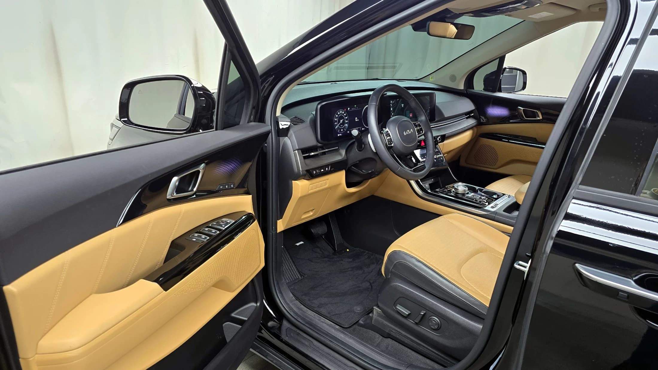 Kia Carnival Gasoline 9-Seater Signature, 2023 г. 39922 км. — фото 11