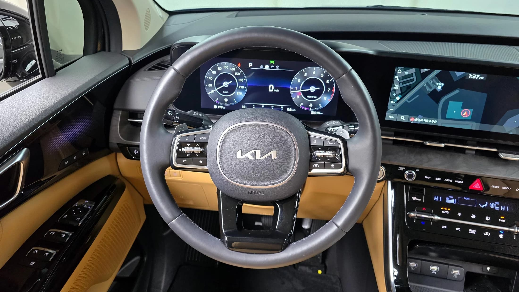Kia Carnival Gasoline 9-Seater Signature, 2023 г. 39922 км. — фото 14