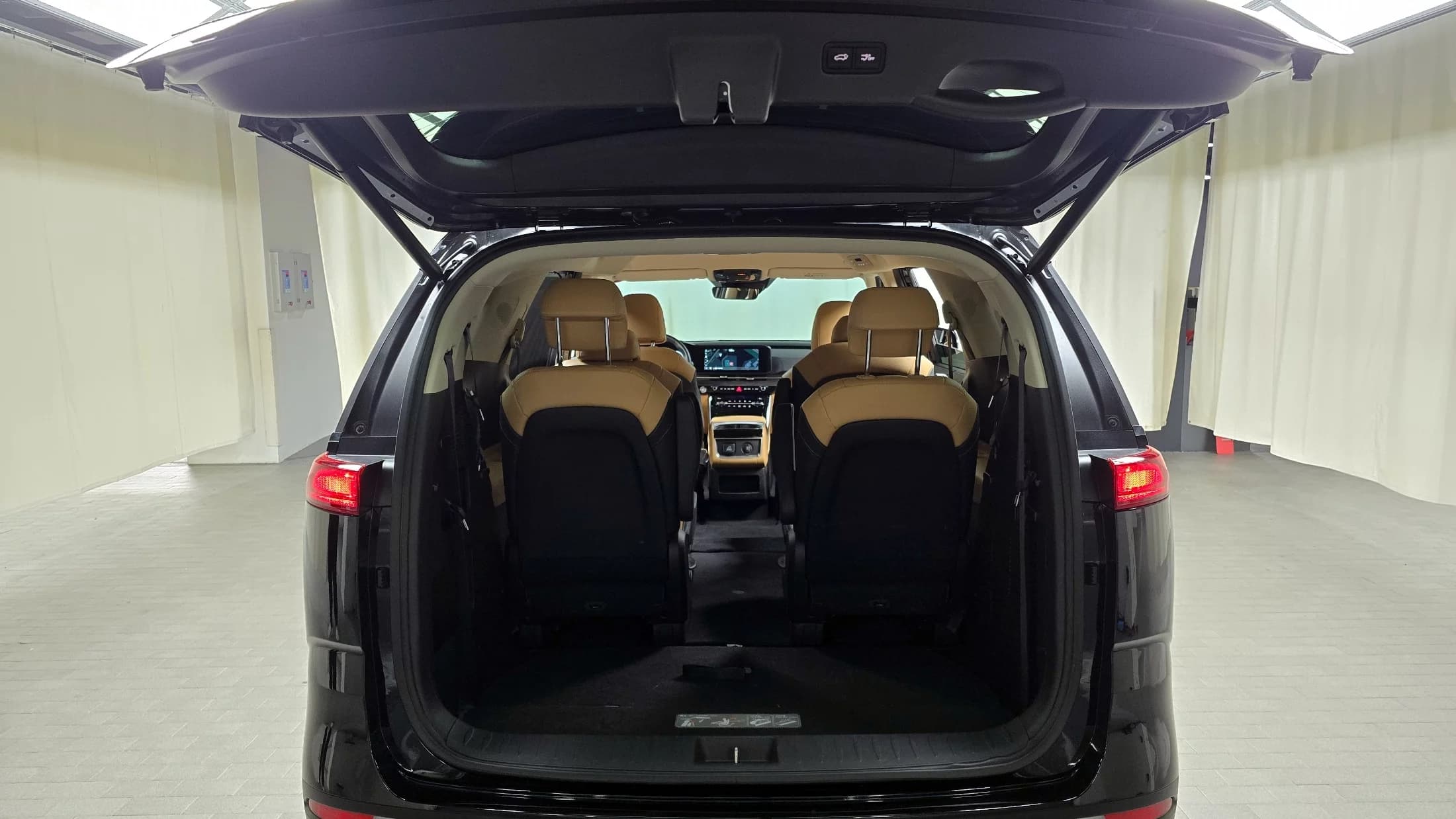 Kia Carnival Gasoline 9-Seater Signature, 2023 г. 39922 км. — фото 20