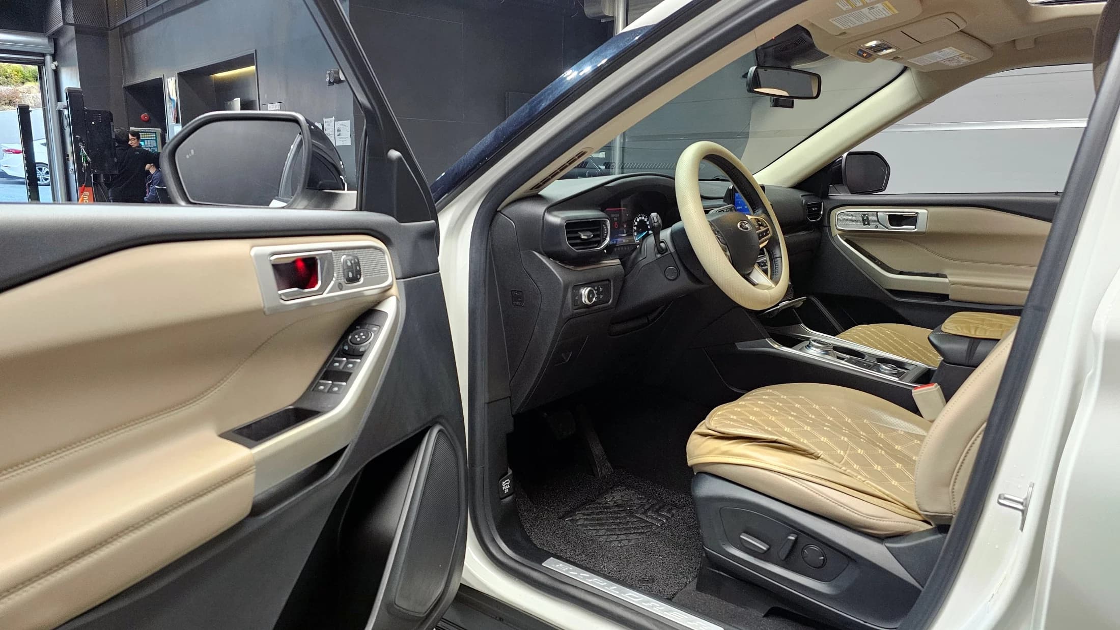 Ford EXPLORER 2.3 LimIted 4WD, 2021 г. 36491 км. — фото 10