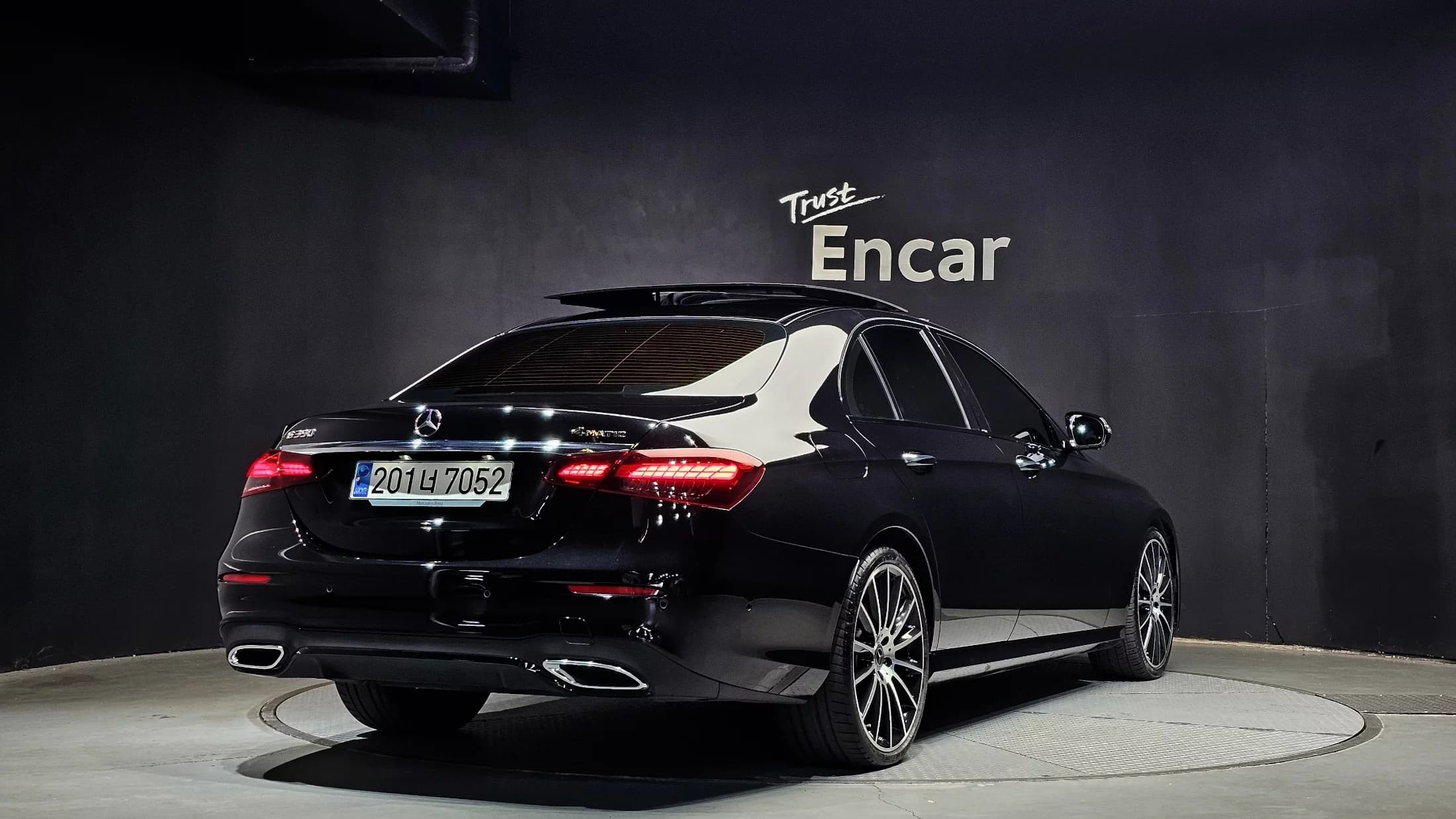 Mercedes-Benz E-Class E350 4MATIC AMG Line, 2023 г. 28608 км. — фото 2