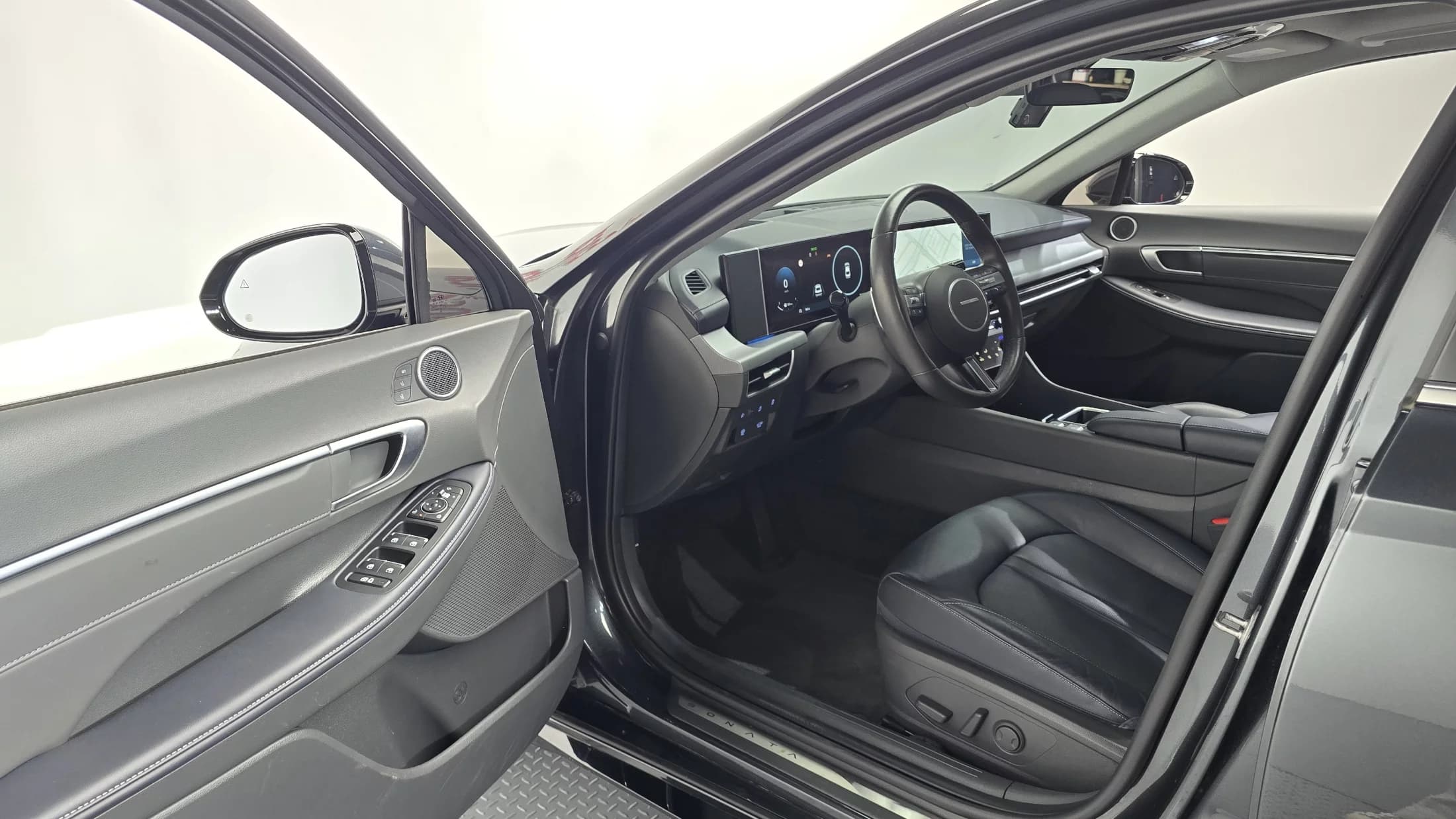 Hyundai Sonata 2.0 Exclusive, 2023 г. 31219 км. — фото 10