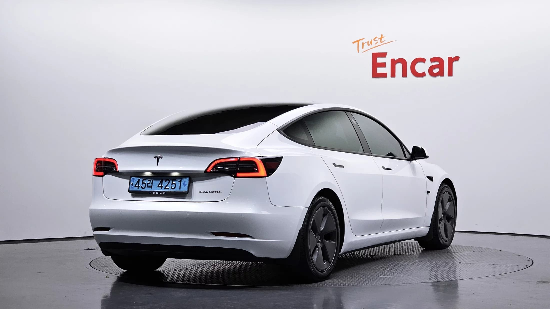 Tesla MODEL 3 Long Range, электромобиль, 2021 г. 127240 км. — фото 2