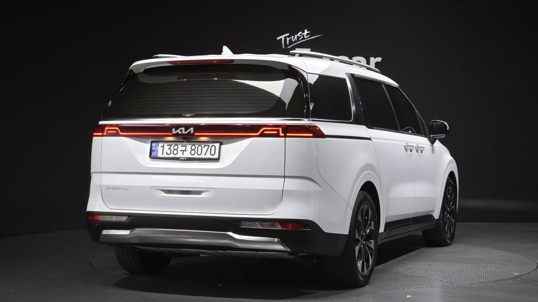 Kia Carnival 7-Seater Signature, 2023 г. 26682 км. — фото 3
