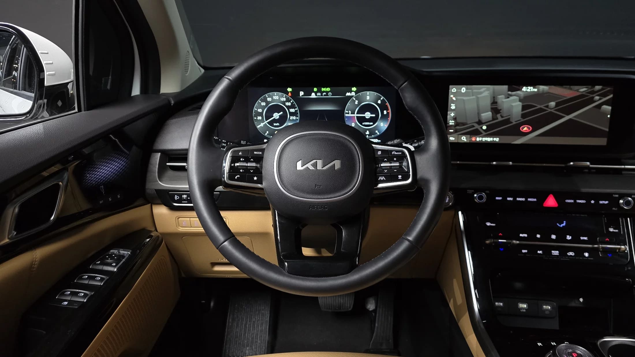 Kia Carnival 7-Seater Signature, 2023 г. 26682 км. — фото 25
