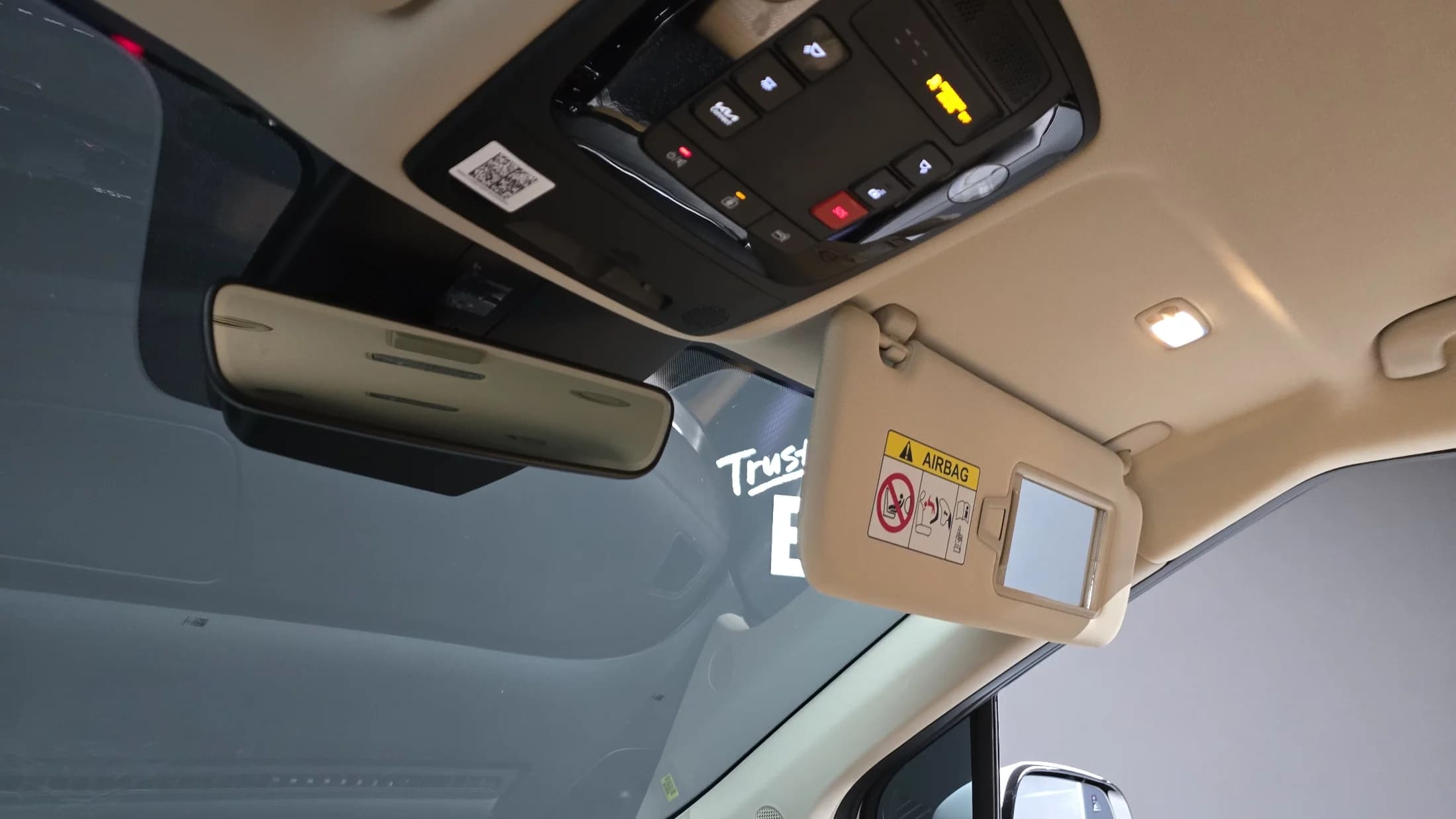 Kia Carnival 7-Seater Signature, 2023 г. 26682 км. — фото 37