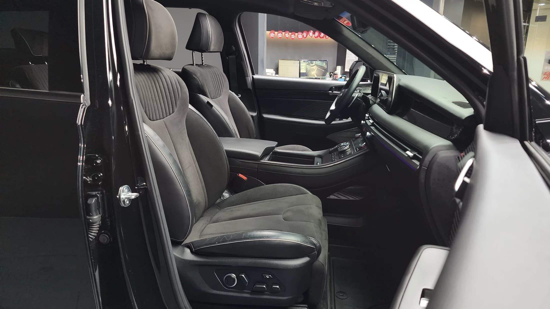 Hyundai Palisade Diesel 2.2 4WD Calligraphy Black Edition, 2023 г. 27654 км. — фото 11